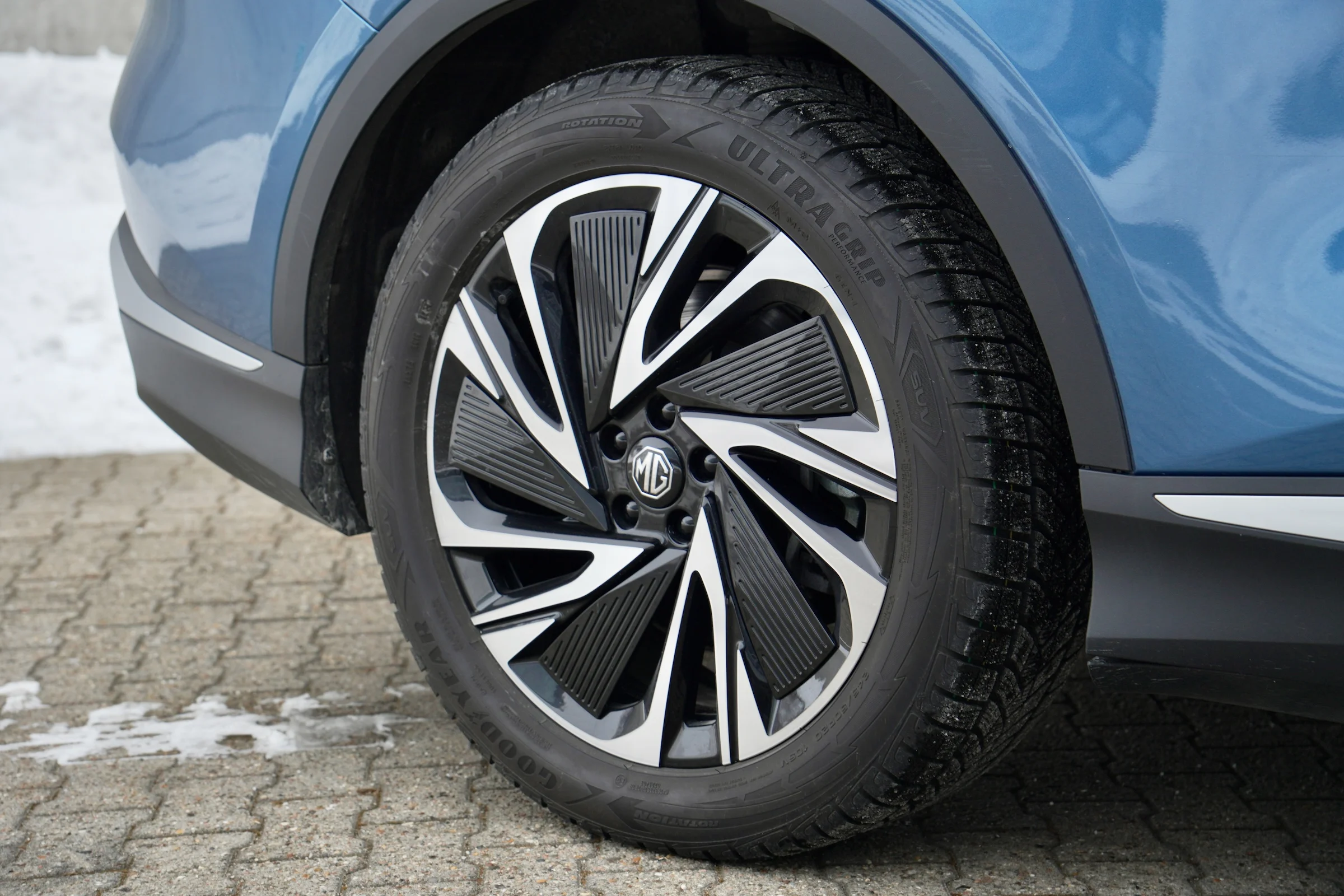 DUEL MGS6 EV vs Tesla Model Y Baghjuls MBB 474