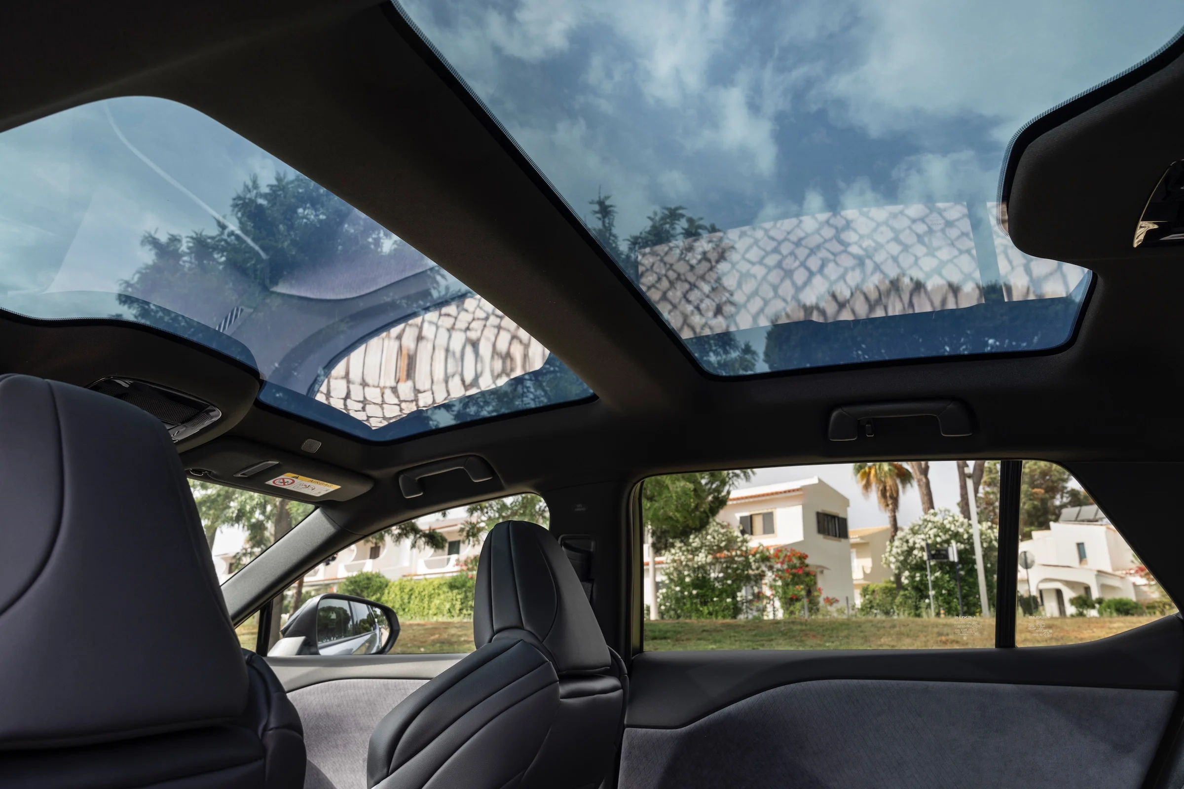 Lexus RZ 2025 sonicplatinum073detail