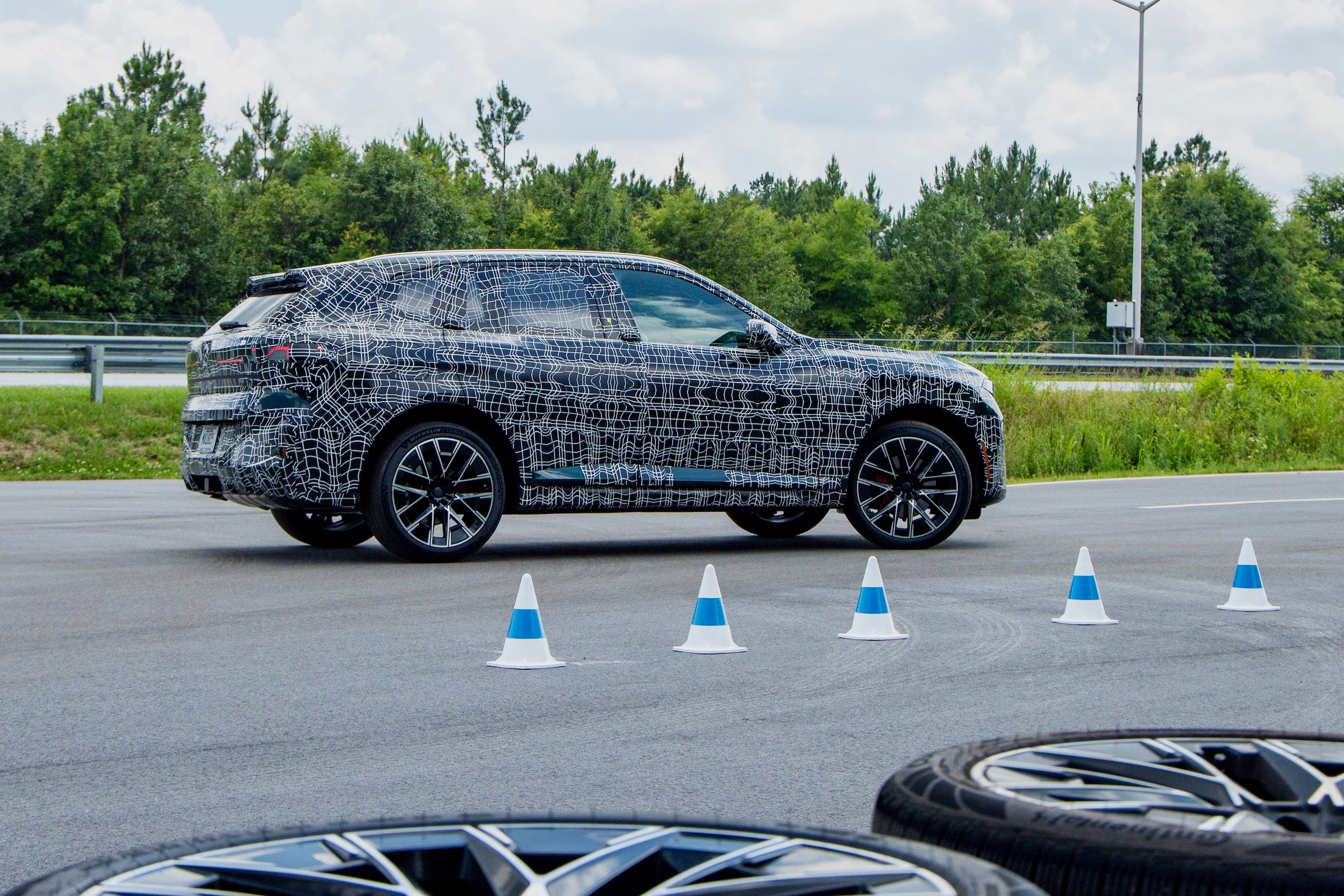 BMW X5 iX5 71 highRes the-new-bmw-x5-proto