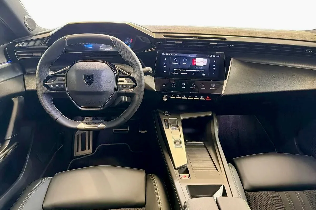 Peugeot E-408 01