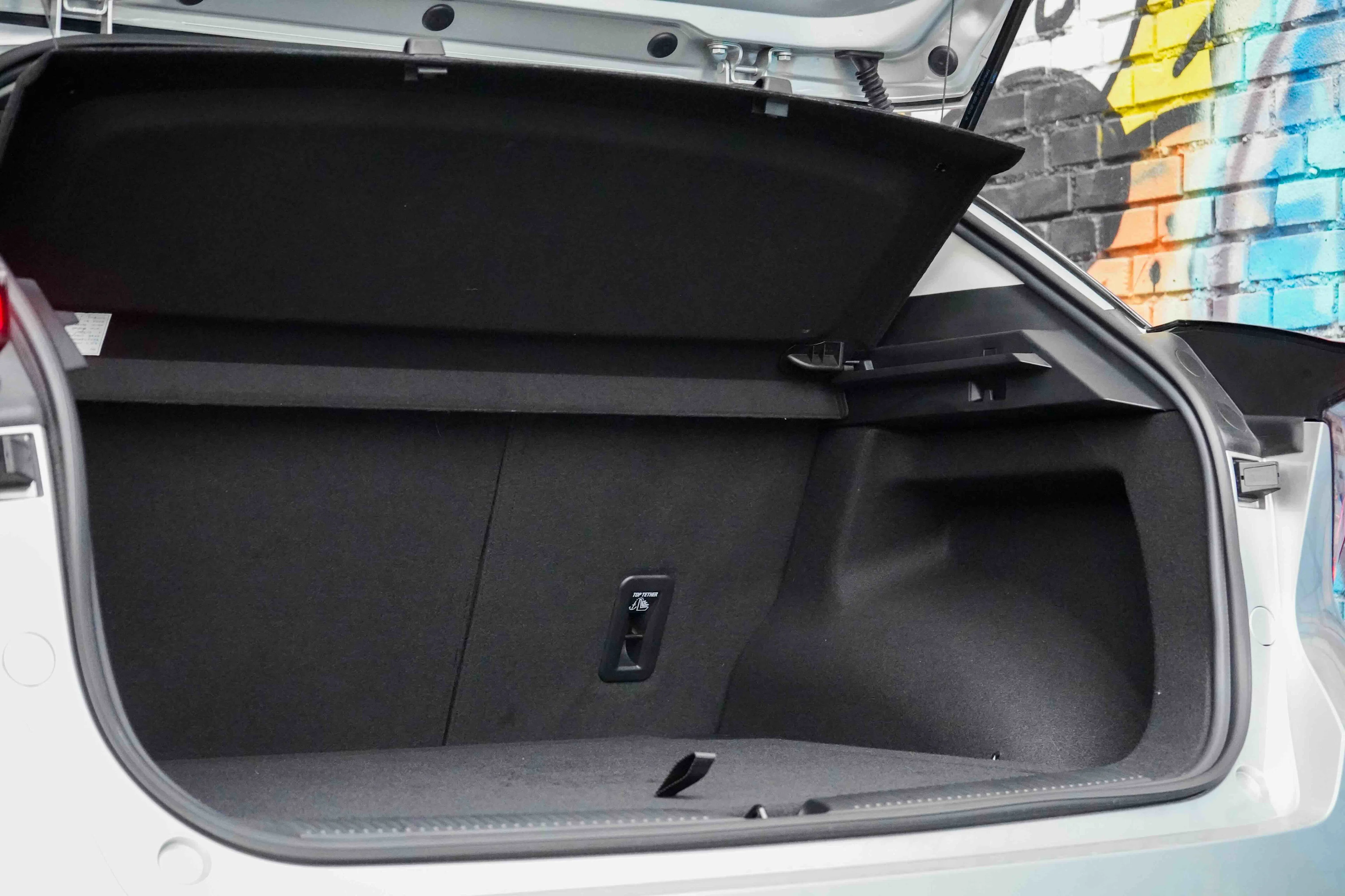 MG4 Extended Range-18