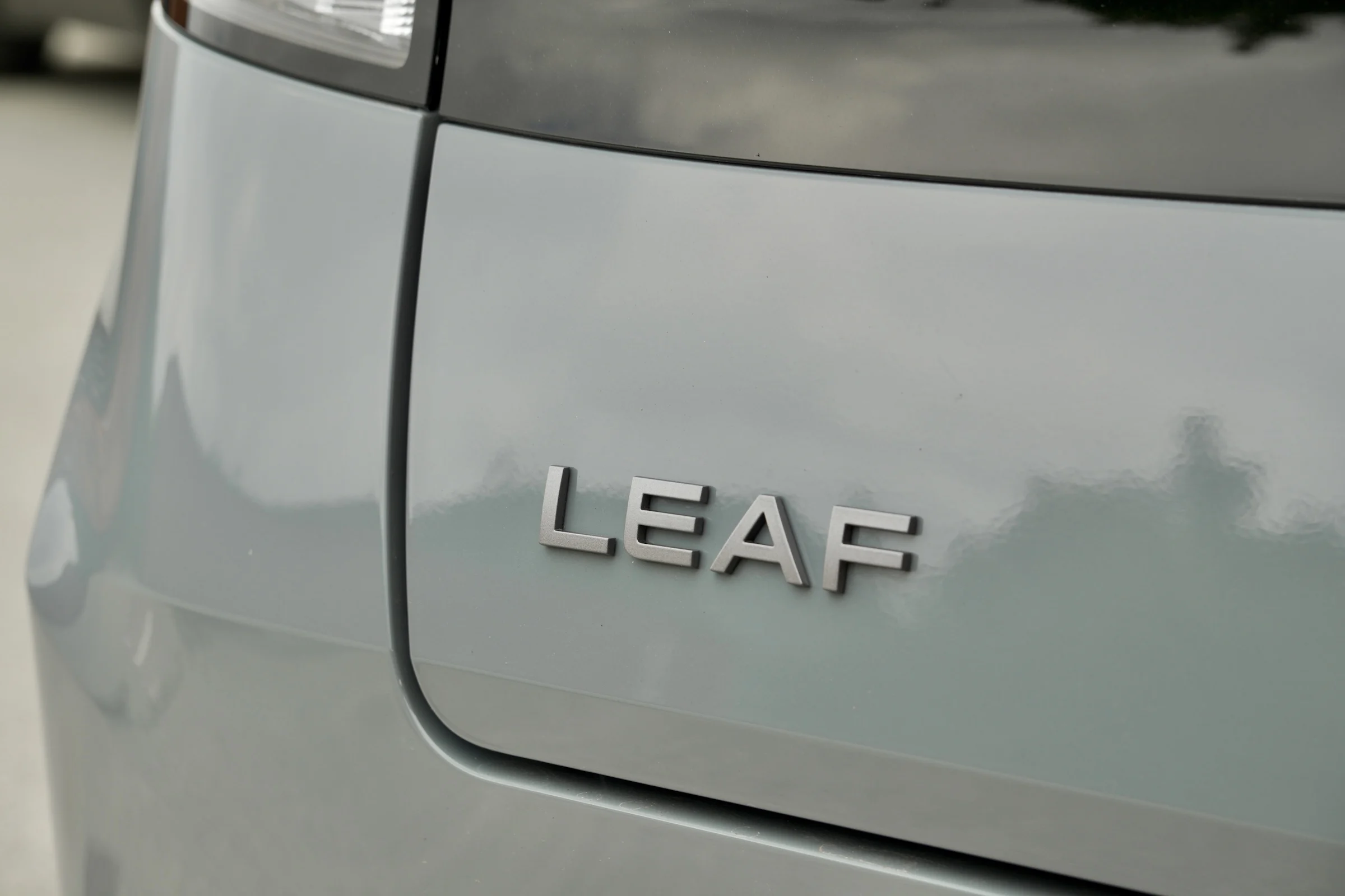 DUEL Nissan Leaf vs Toyota C-HR+ MBB 901