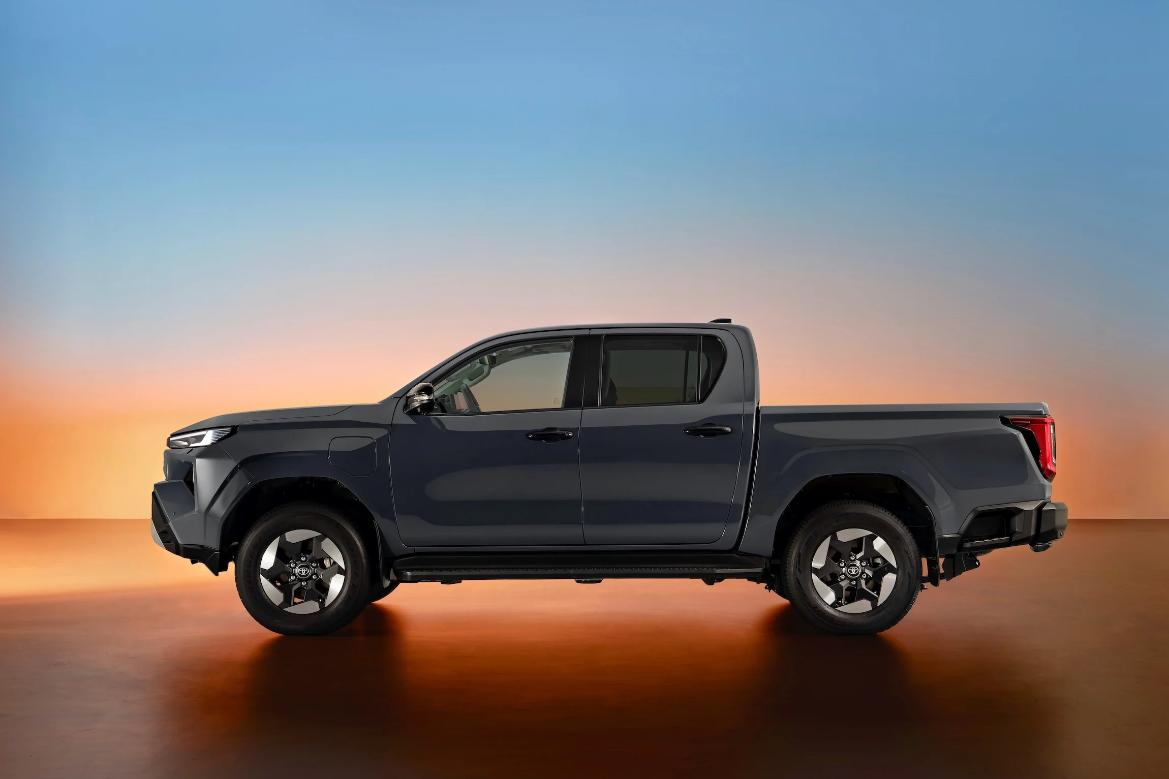 2025toyotahiluxbevhero7
