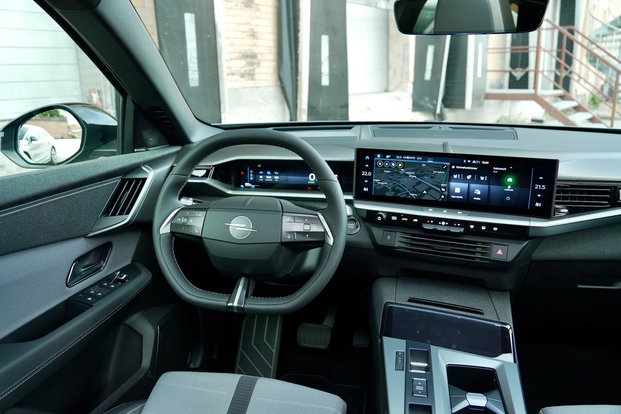 Opel vs Tesla vs Skoda MBB 411