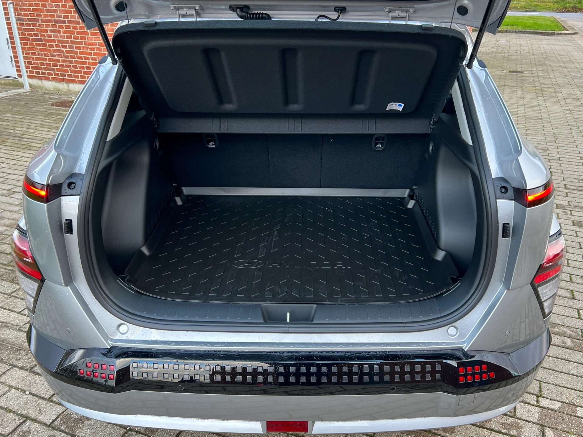 Hyundai Kona vs Kia Niro-25