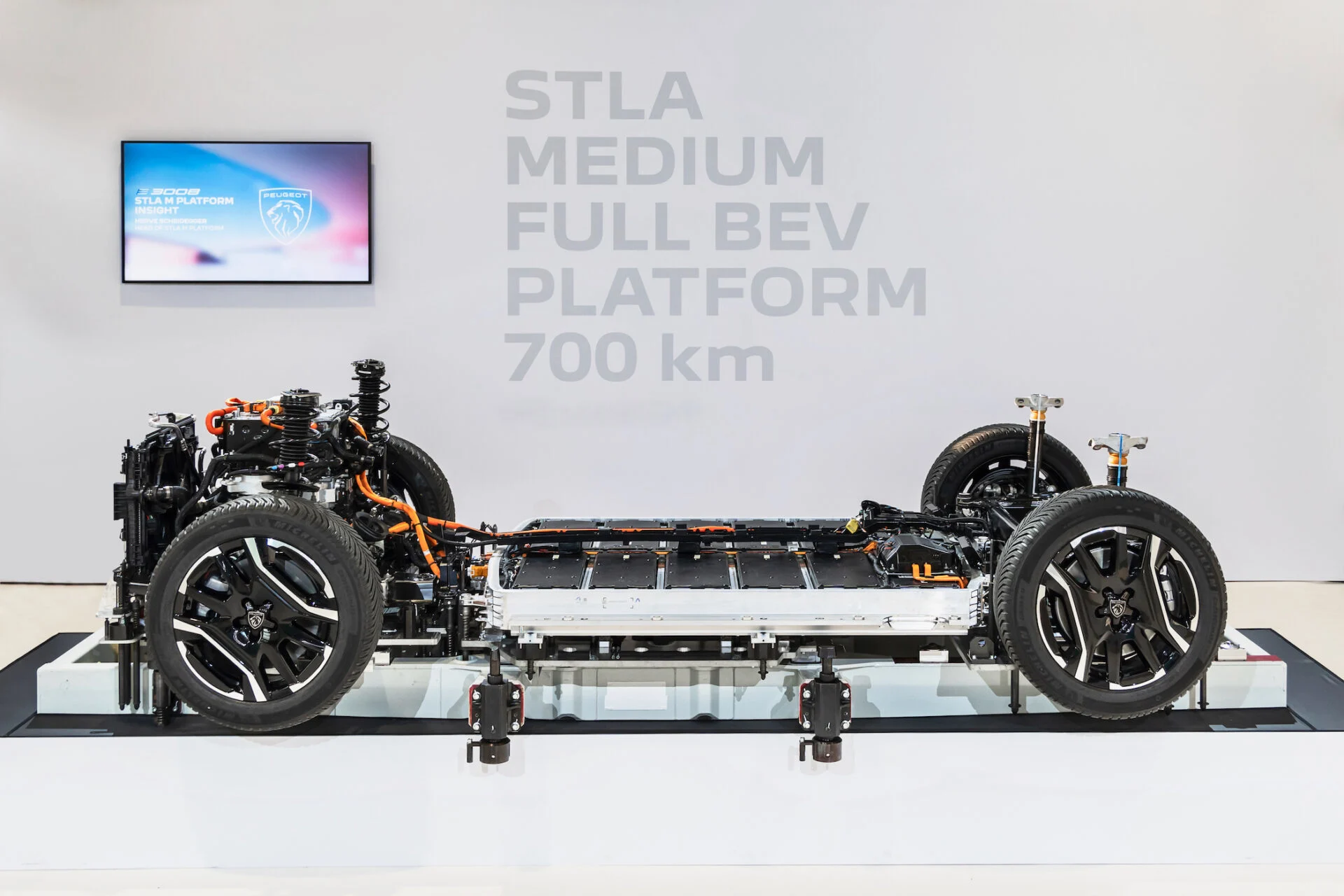 PEUGEOT_E-3008_E-LIONTALKS_2309TC203