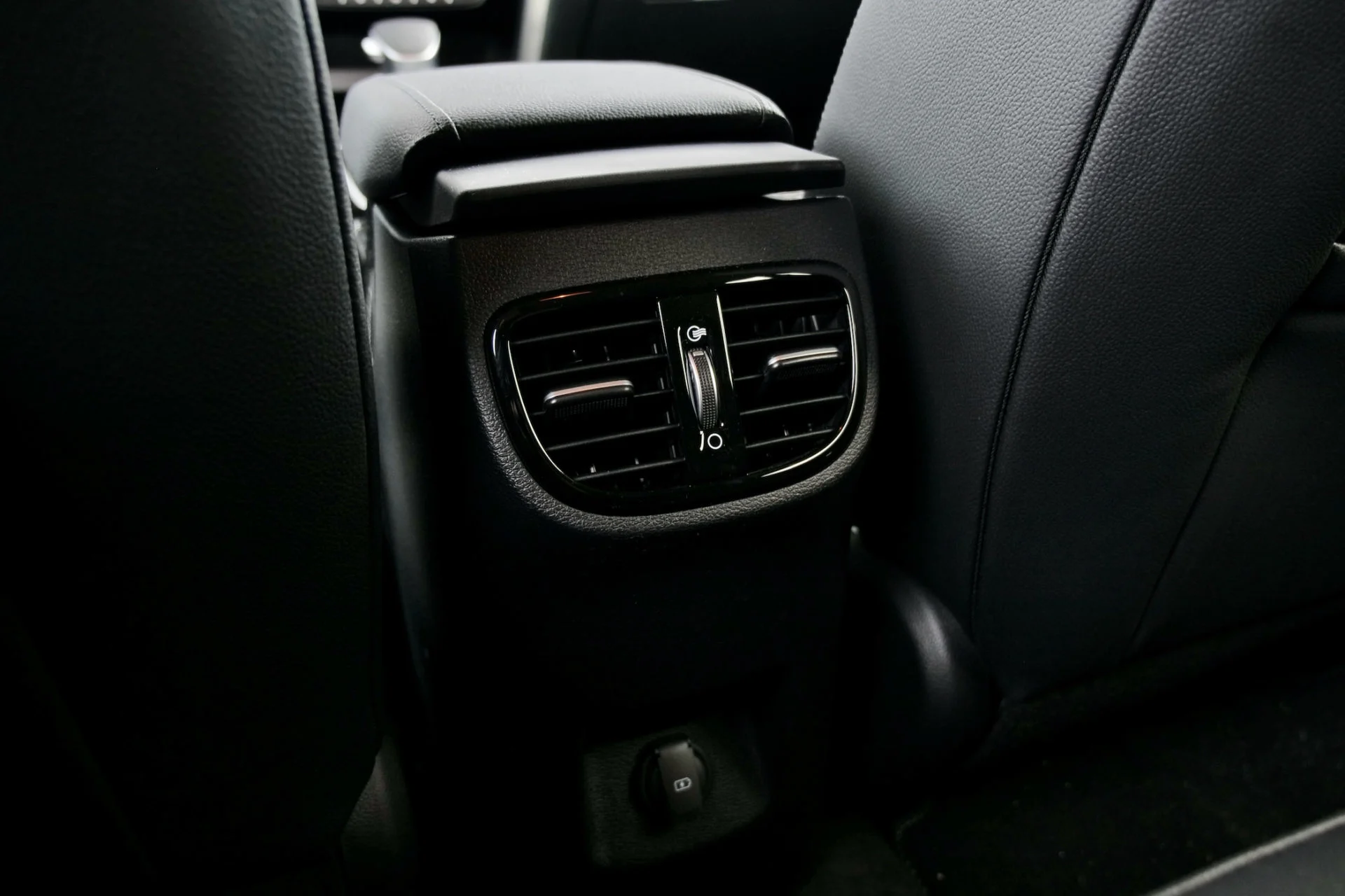 Bilbasen DUEL Kia Ceed SW PHEV vs Suzuki Swace Hybrid9863