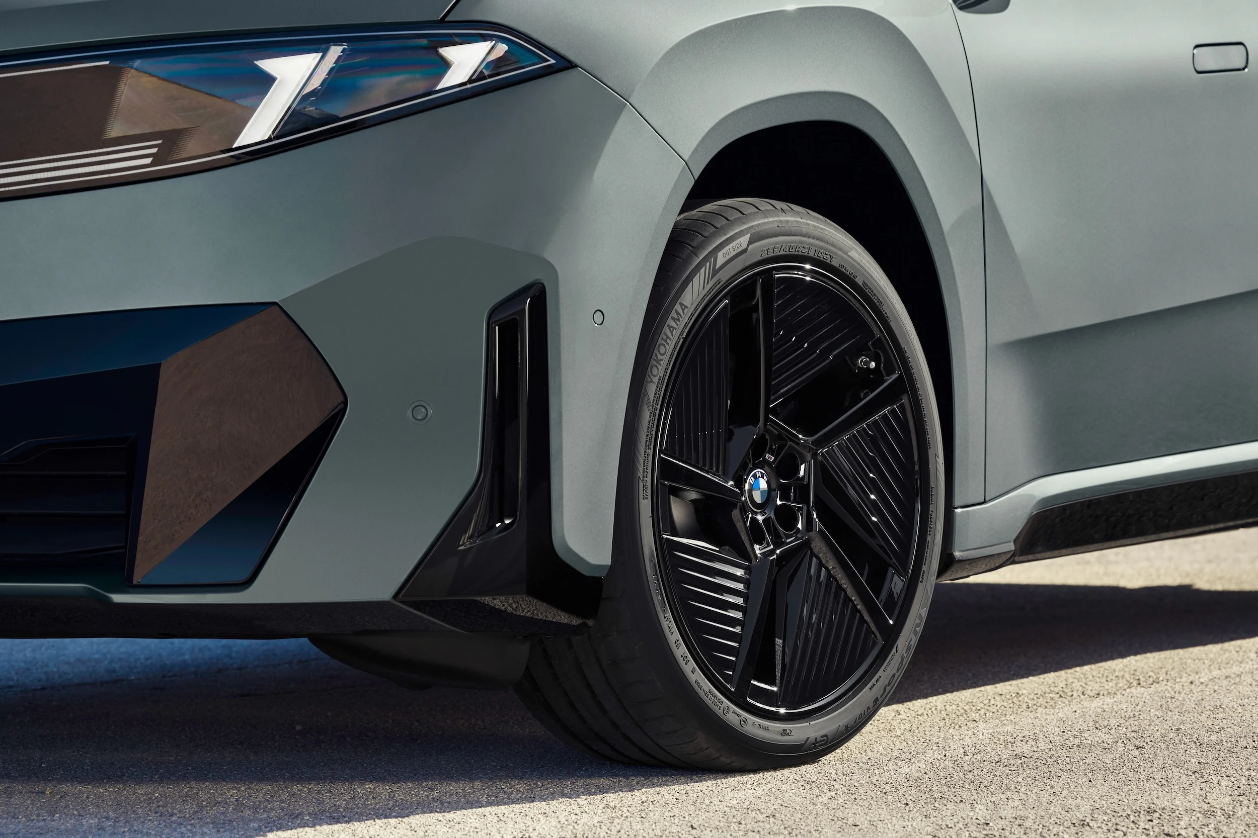 P90655816 highRes bmw-ix4-50-xdrive-in