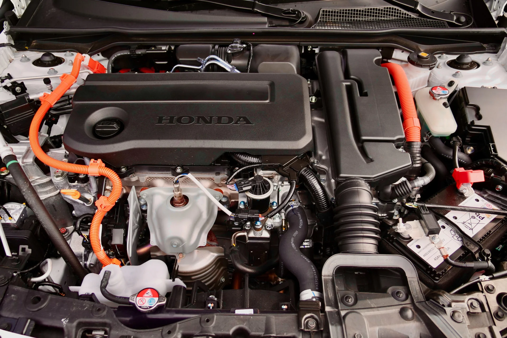 DUEL Honda Civic Hybrid vs Mazda 3 X 9367