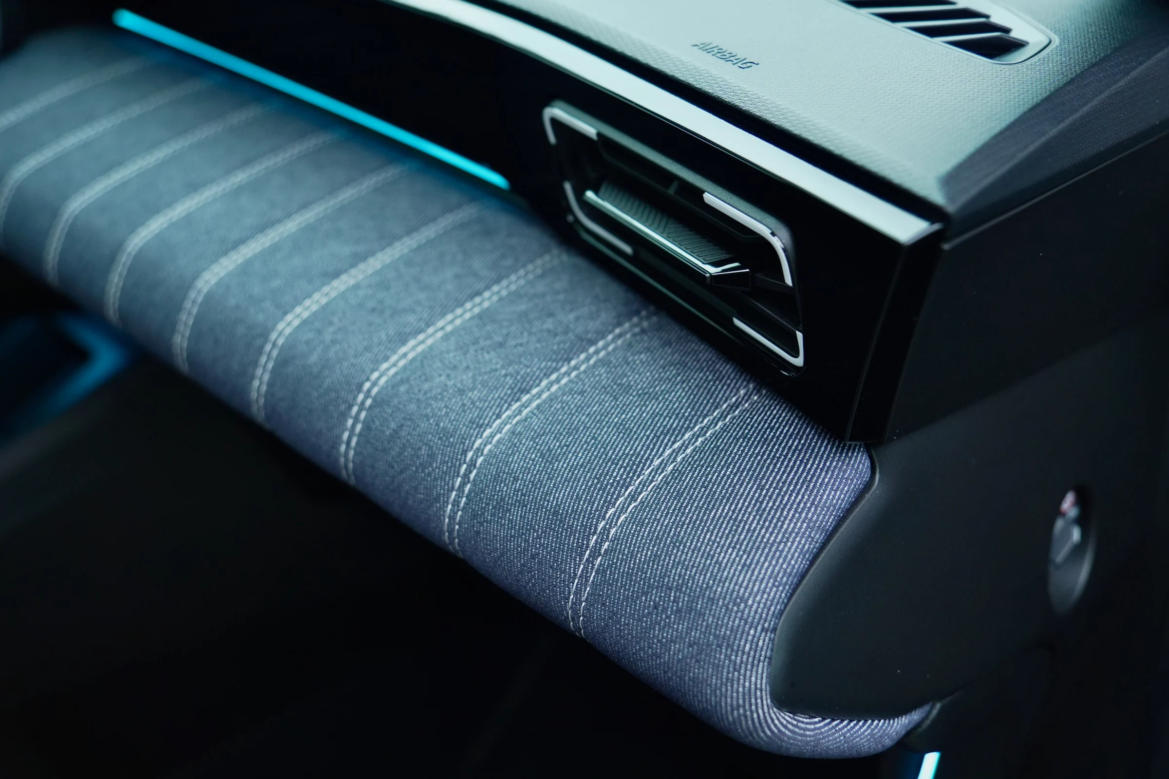 DUEL Firefly vs Renault 5 52 MBB 961