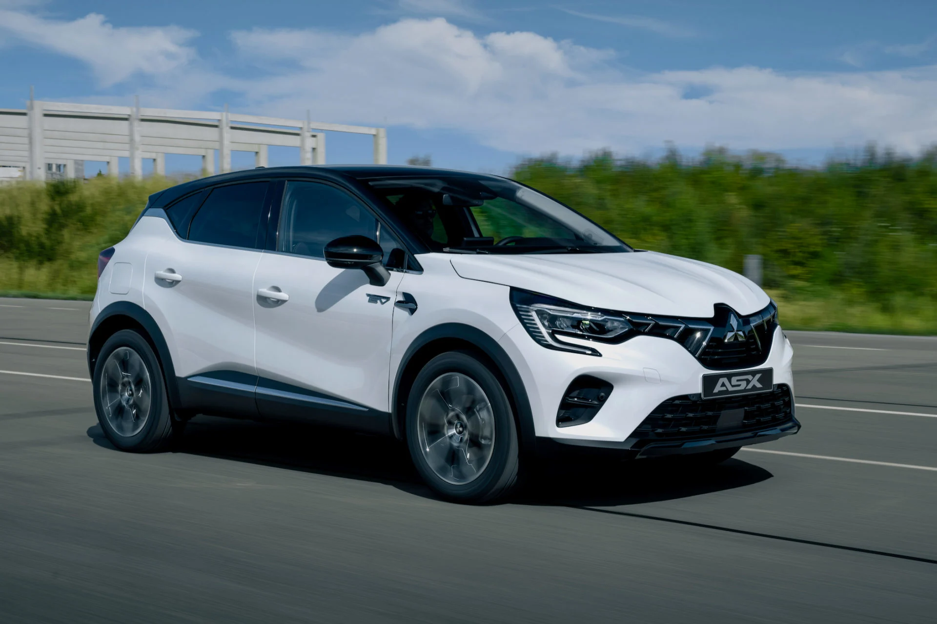 23MY_ASX_PHEV_Instyle_PR-image_driving_front_variation