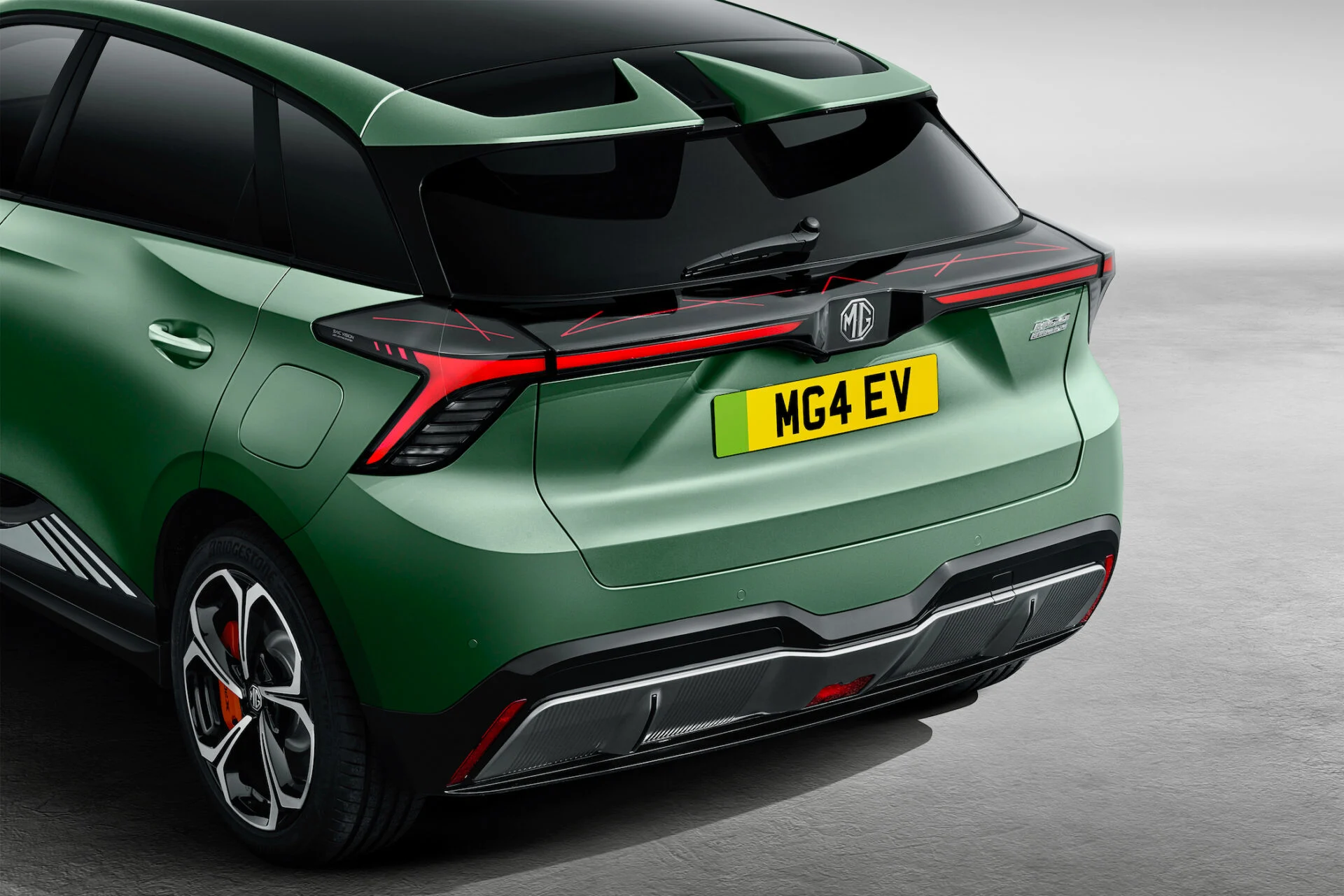 (6) The new MG4 EV XPOWER