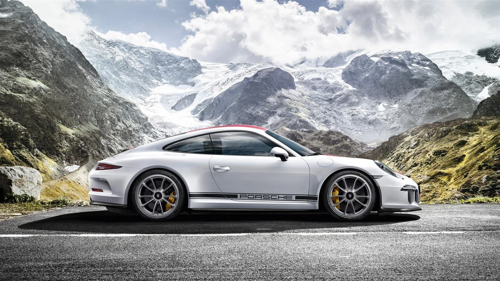 2017-porsche-911-r-6_1600x0w