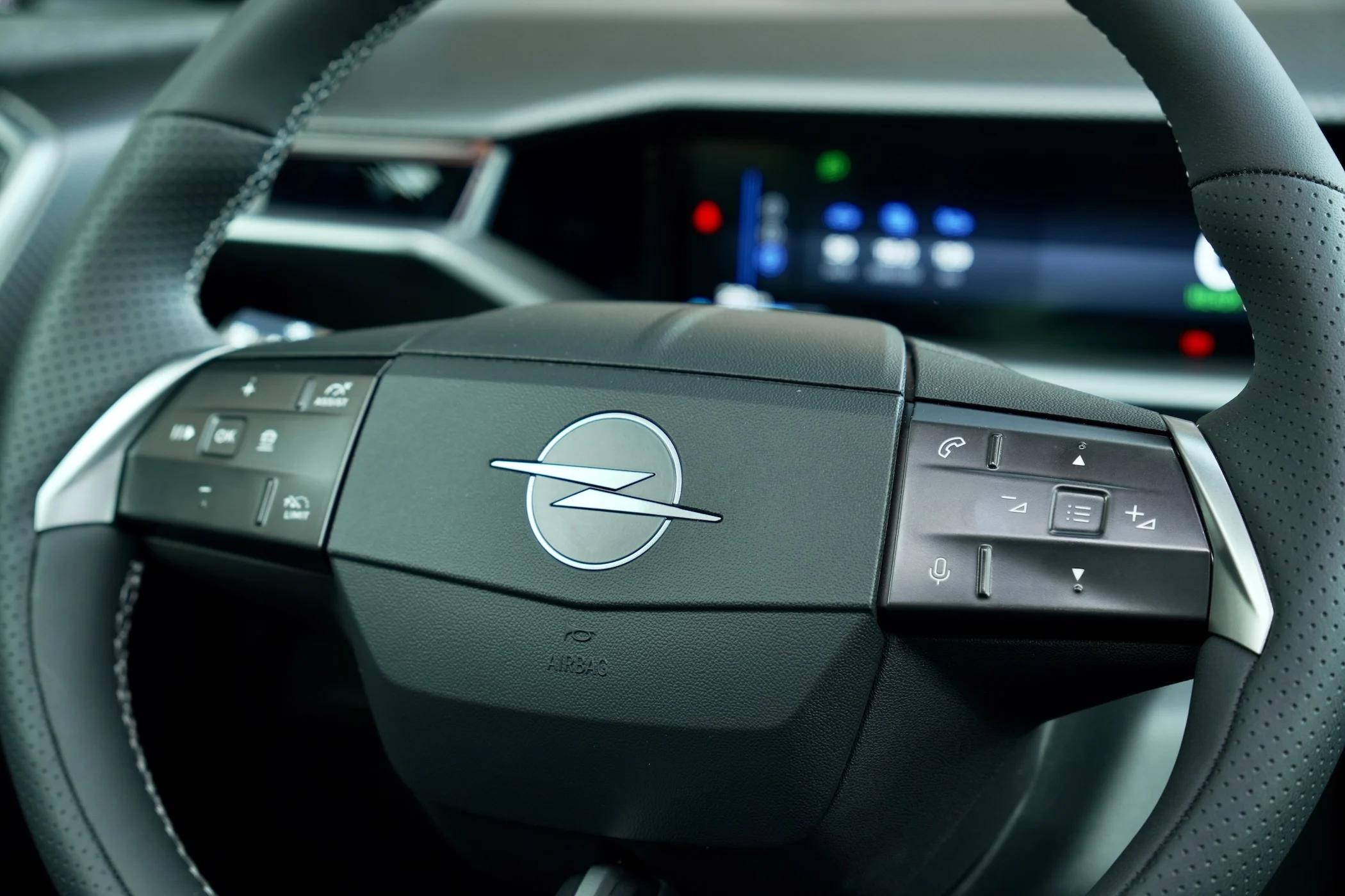Opel vs Tesla vs Skoda MBB 413
