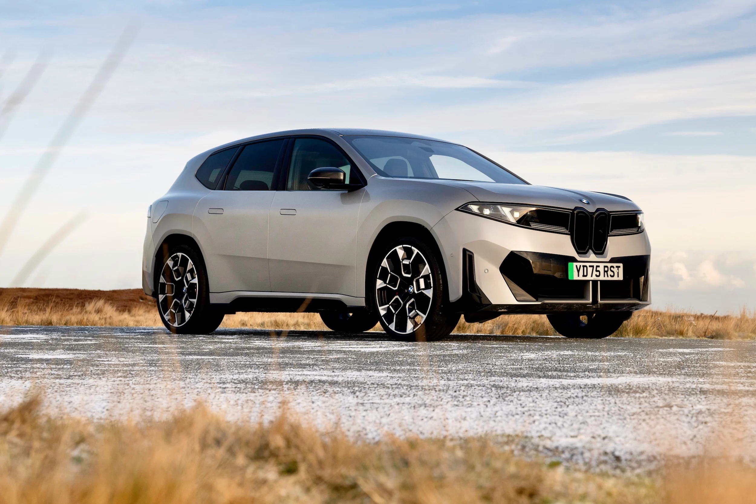 P90630953 highRes bmw-ix3-50-xdrive-m-