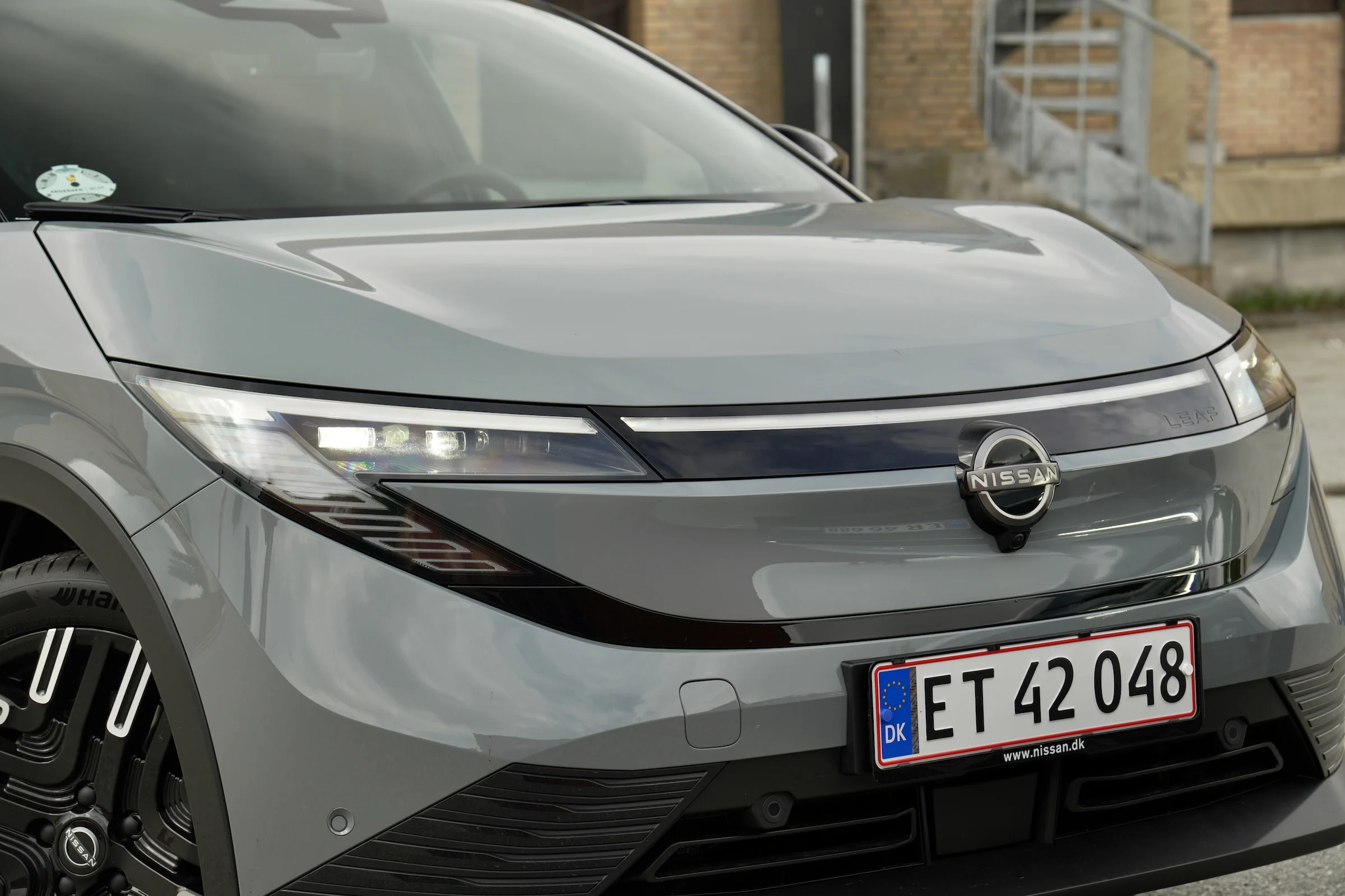 DUEL Nissan Leaf vs Toyota C-HR+ MBB 861