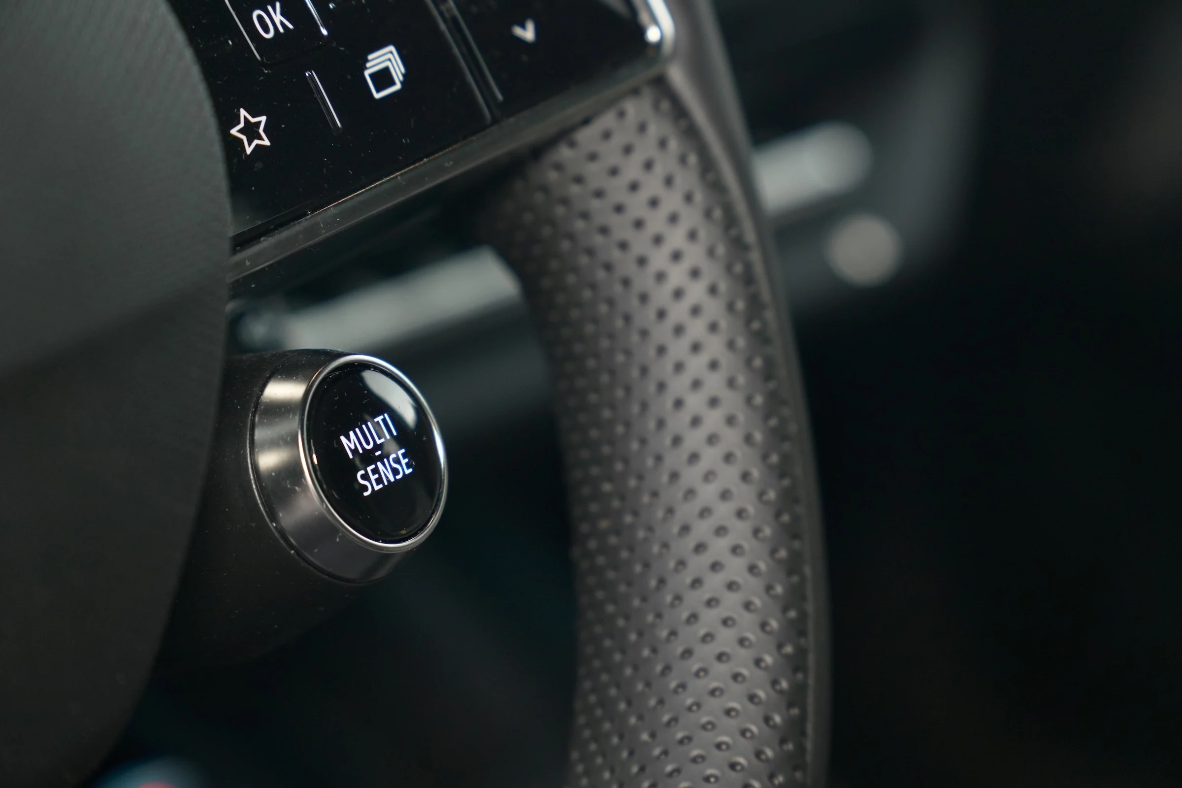 DUEL Jaecoo J5 EV vs Renault 4 E-Tech 097