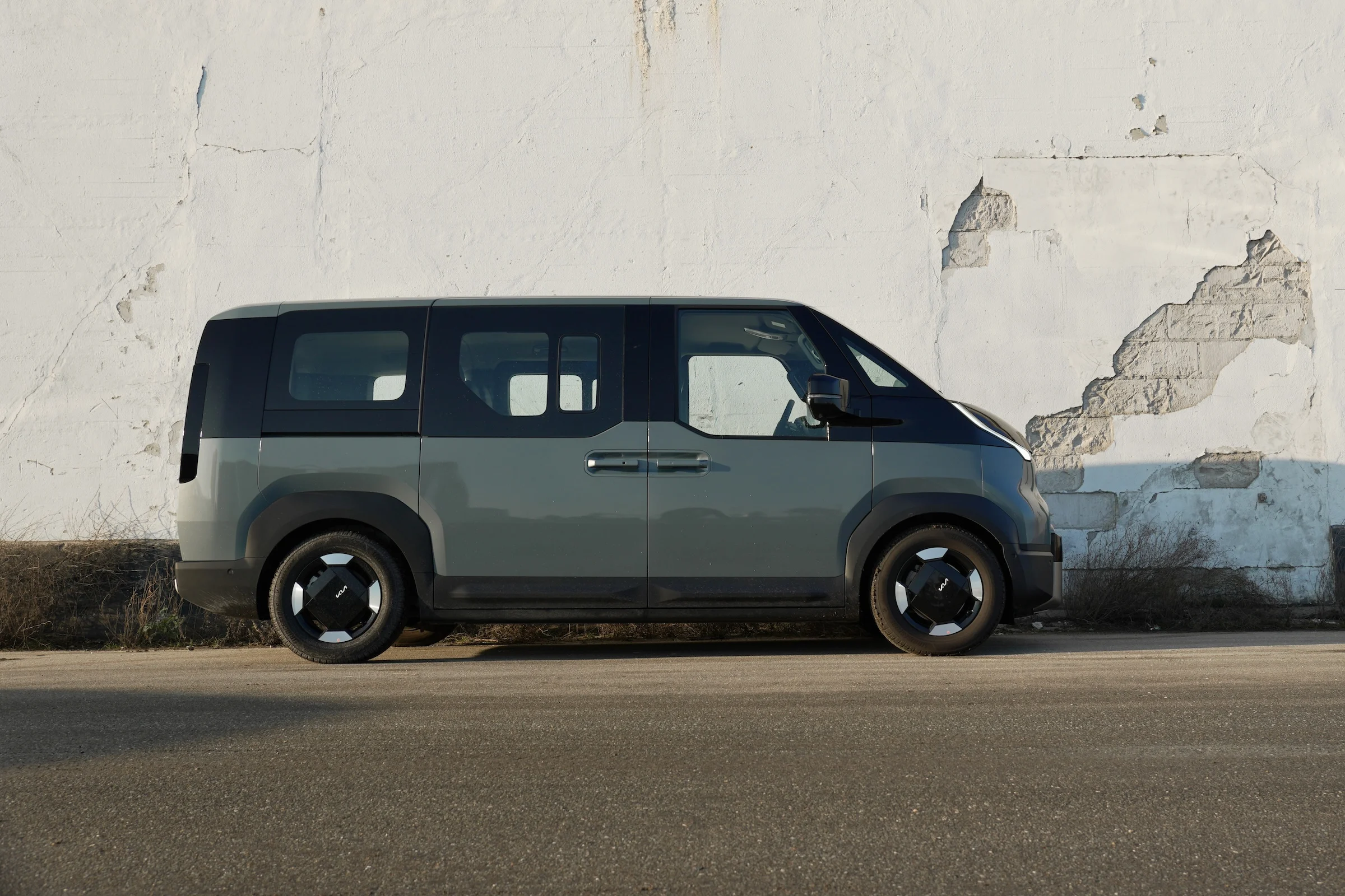 DUEL Kia PV5 Pass vs VW ID. Buzz 759