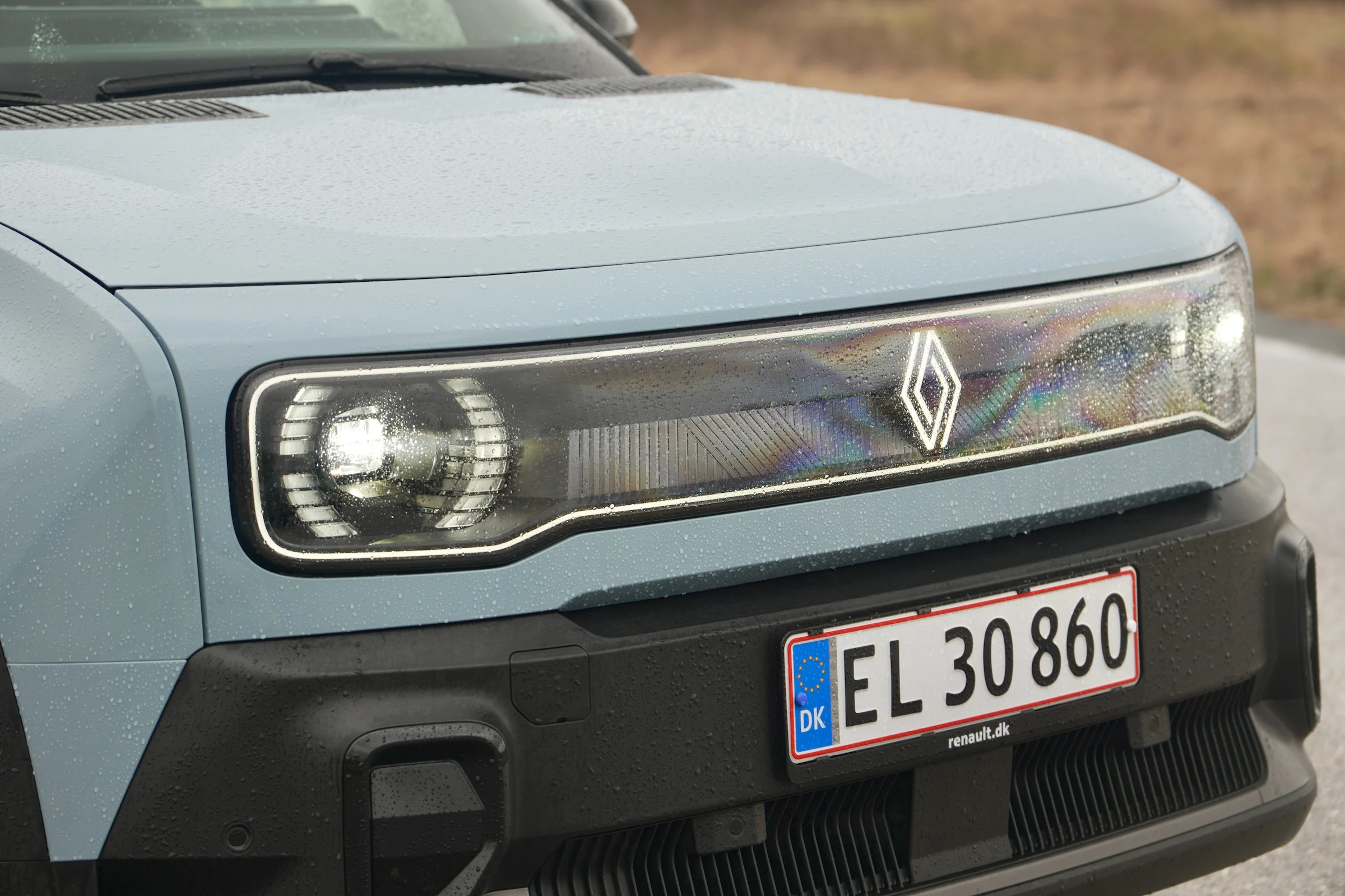 DUEL Jaecoo J5 EV vs Renault 4 E-Tech 066