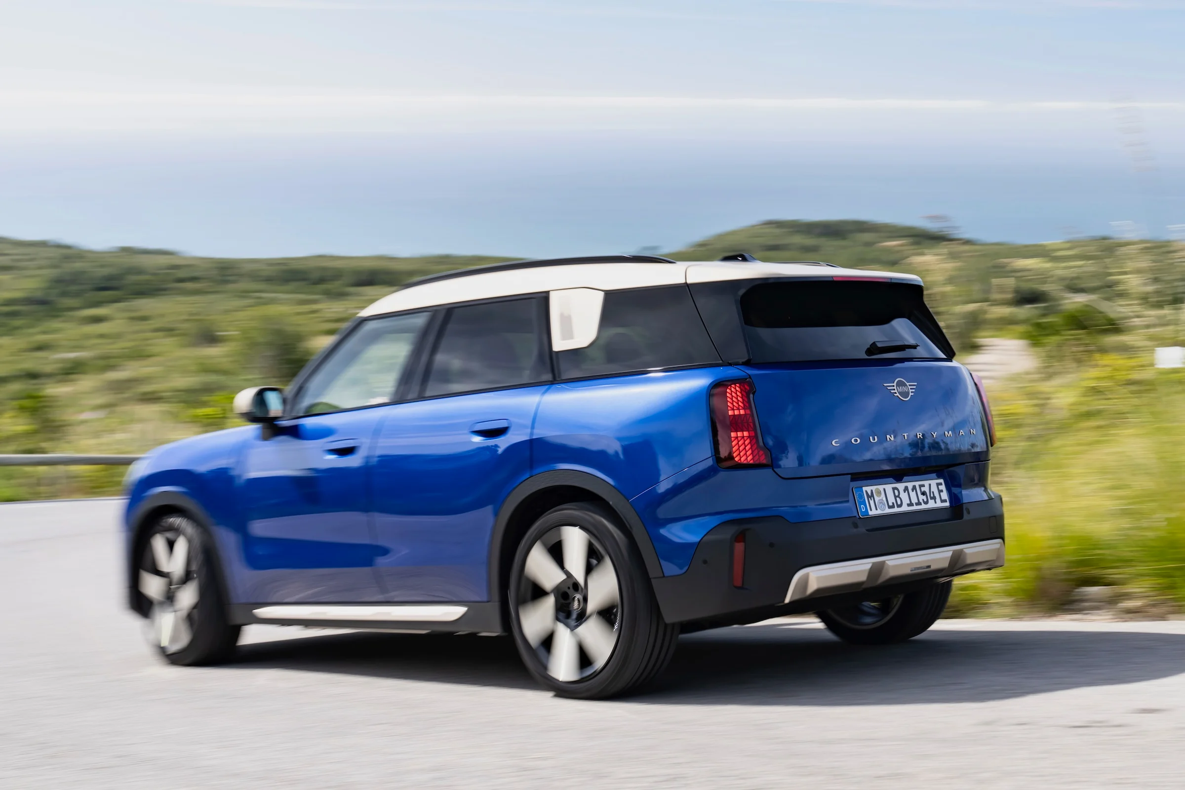 P90551998 highRes mini-countryman-e-06