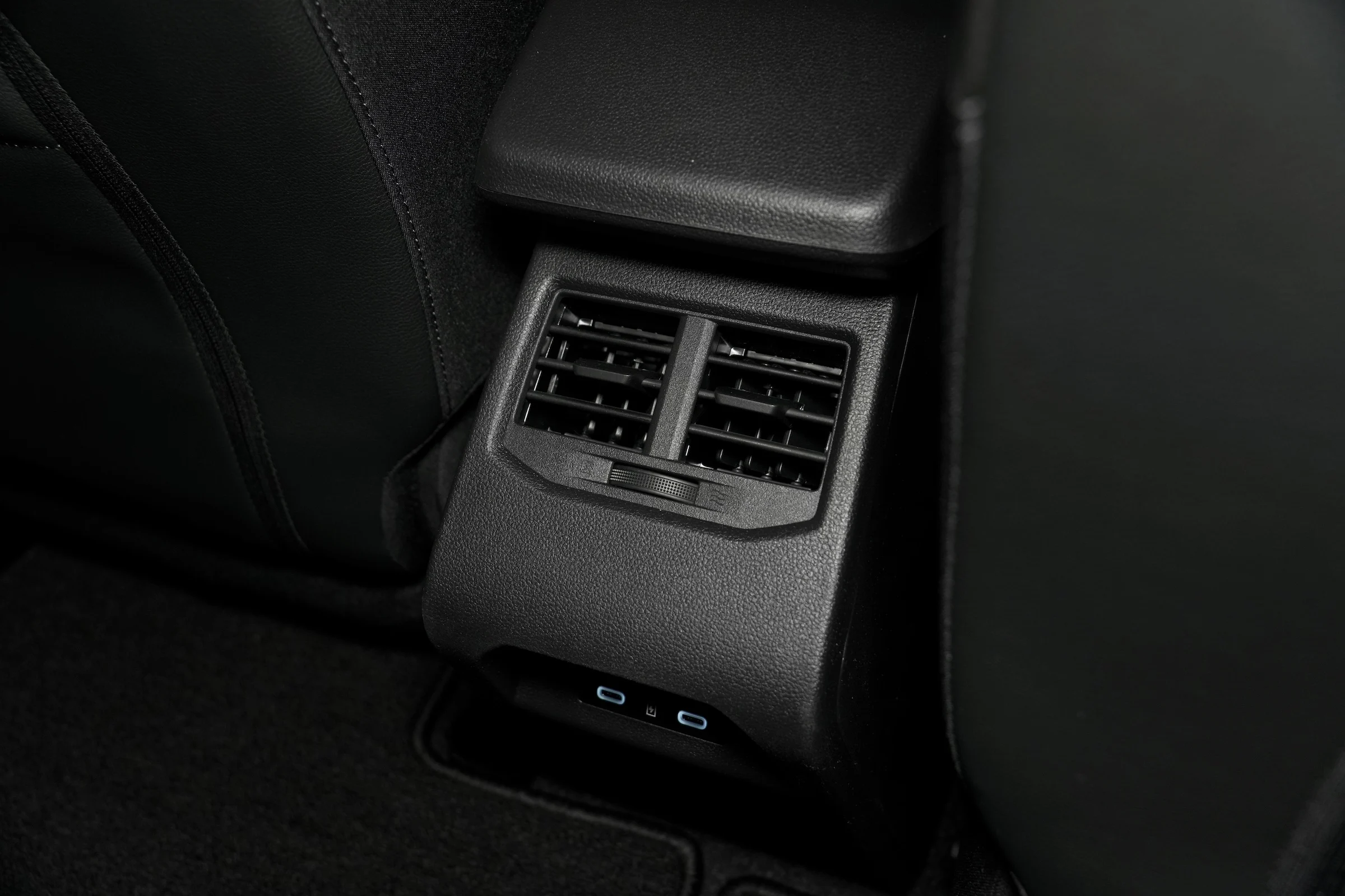 DUEL Leapmotor B10 vs Renault Scenic E-Tech MBB 276