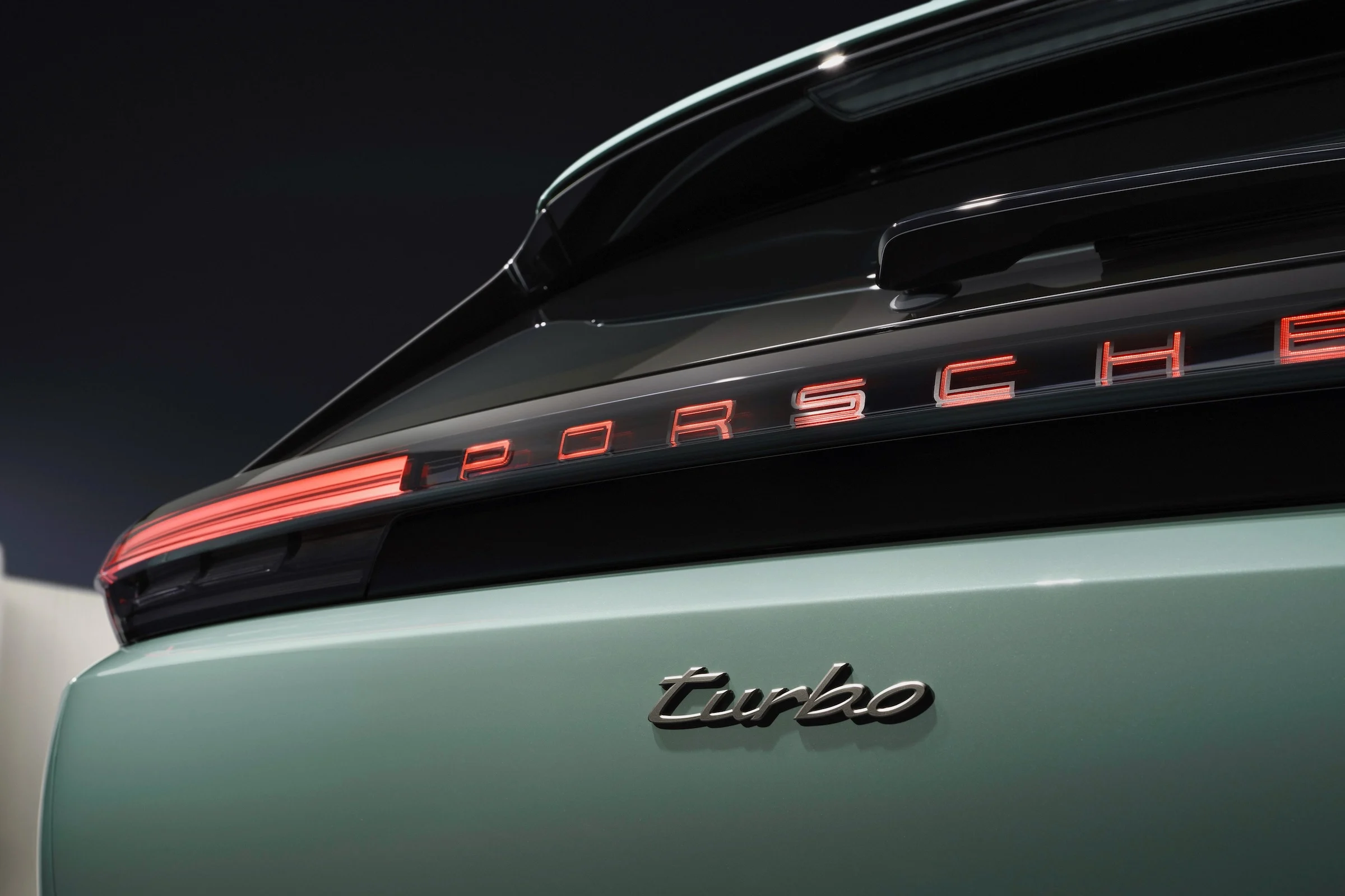 Porsche Cayenne Electric 611 6000x4500