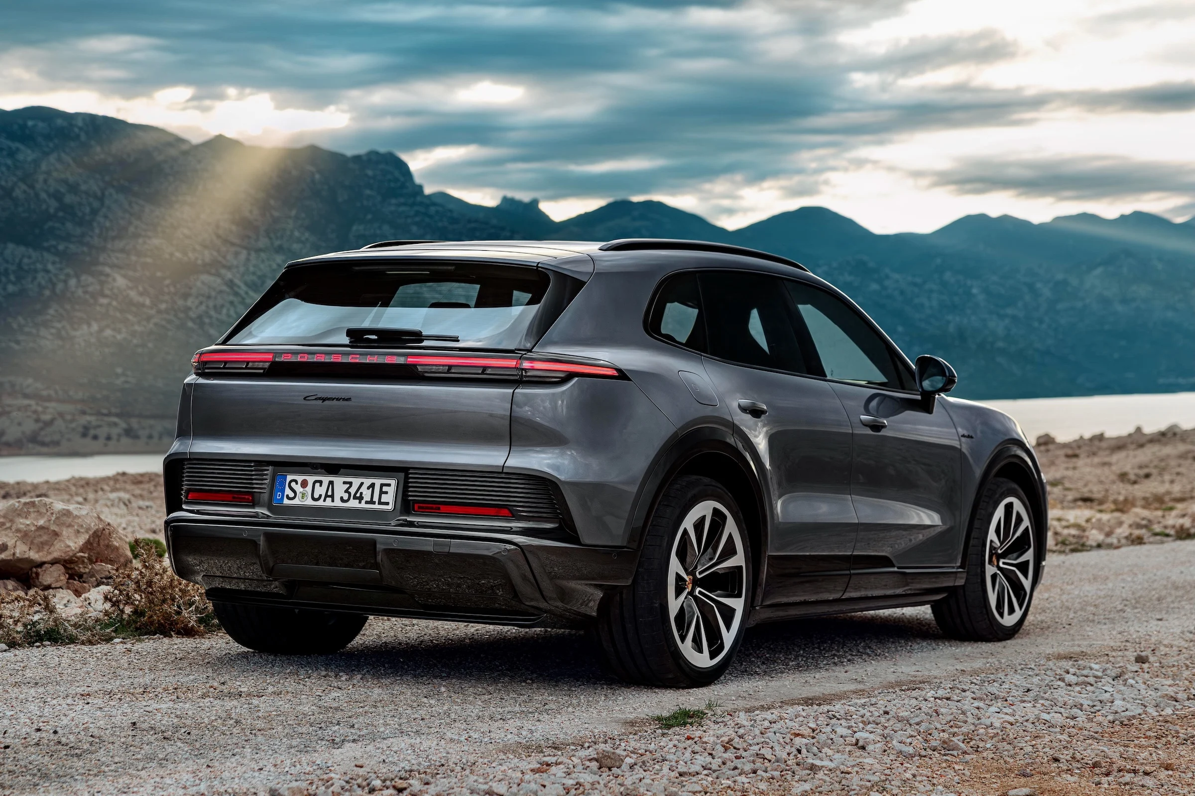 Porsche Cayenne Electric 495 6000x4002