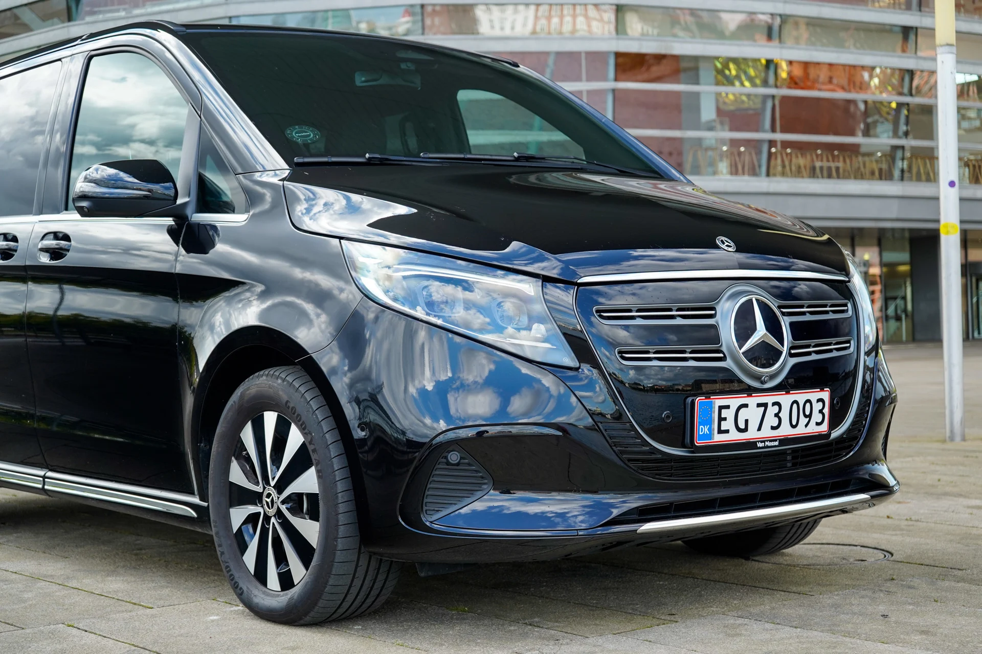 Mercedes EQV-02