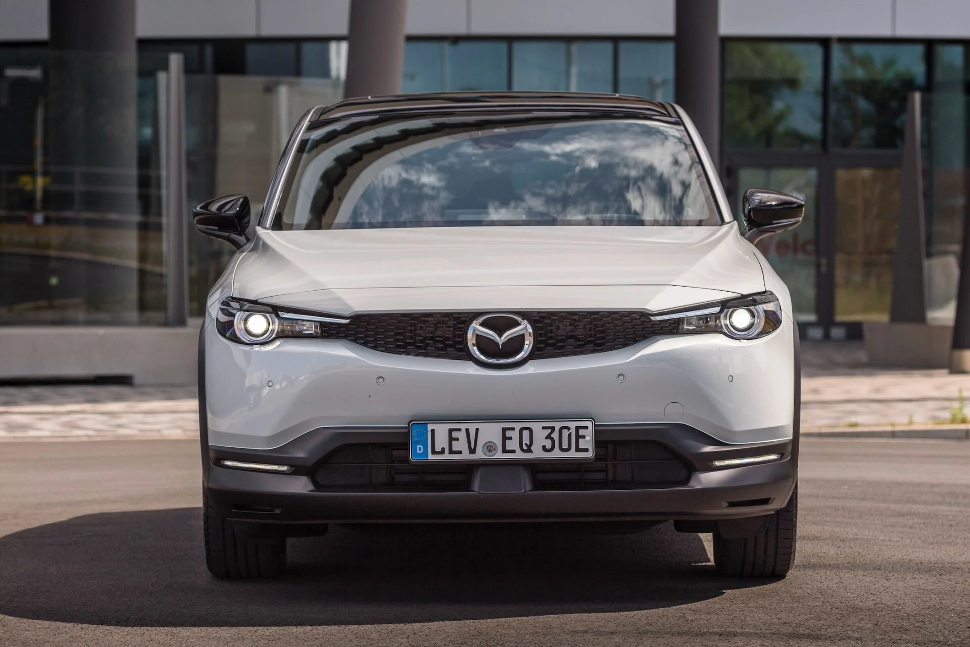 2022_mazda_mx-30_det_11_highres