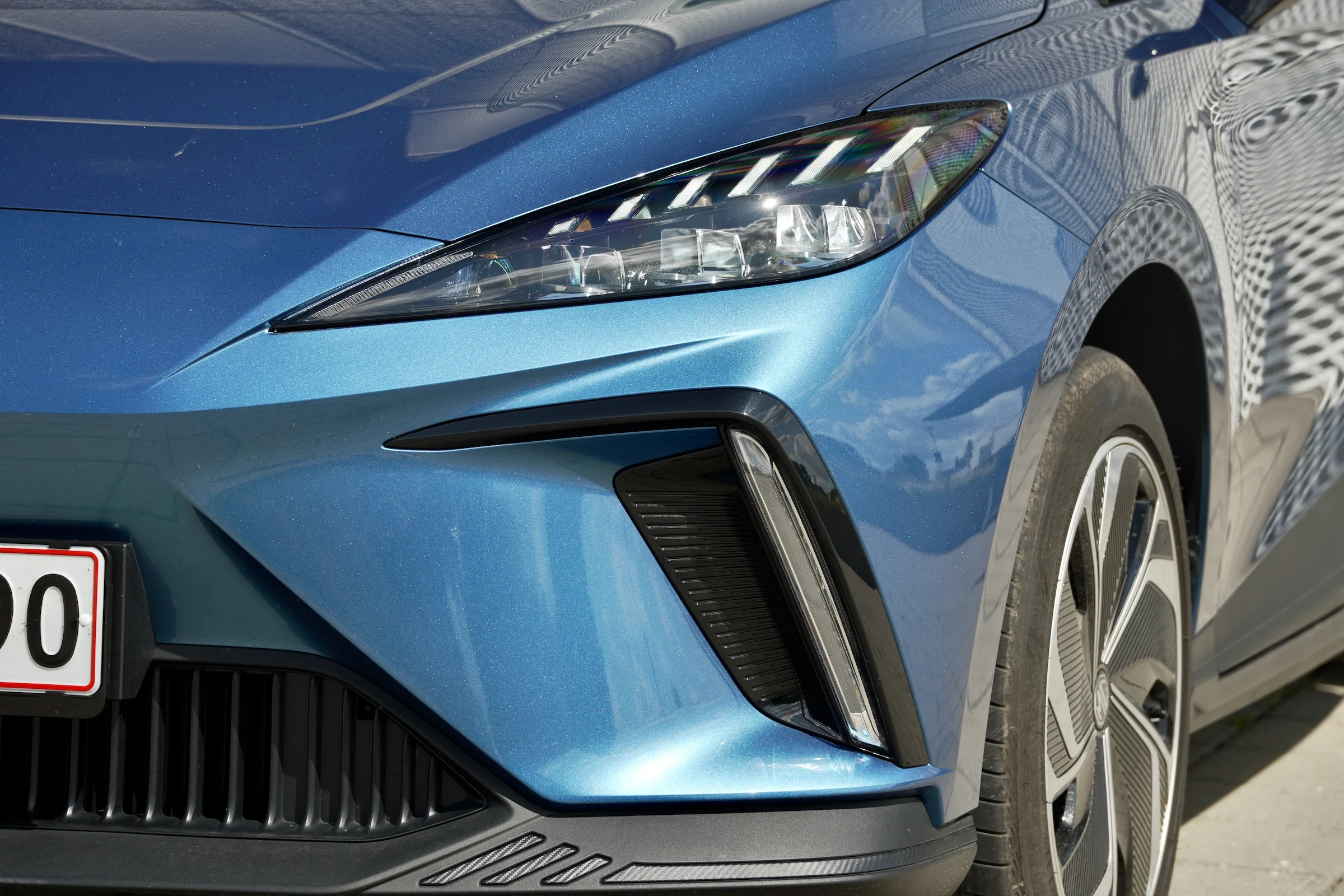 TEST MG4 EV Extended Range Luxury 2024