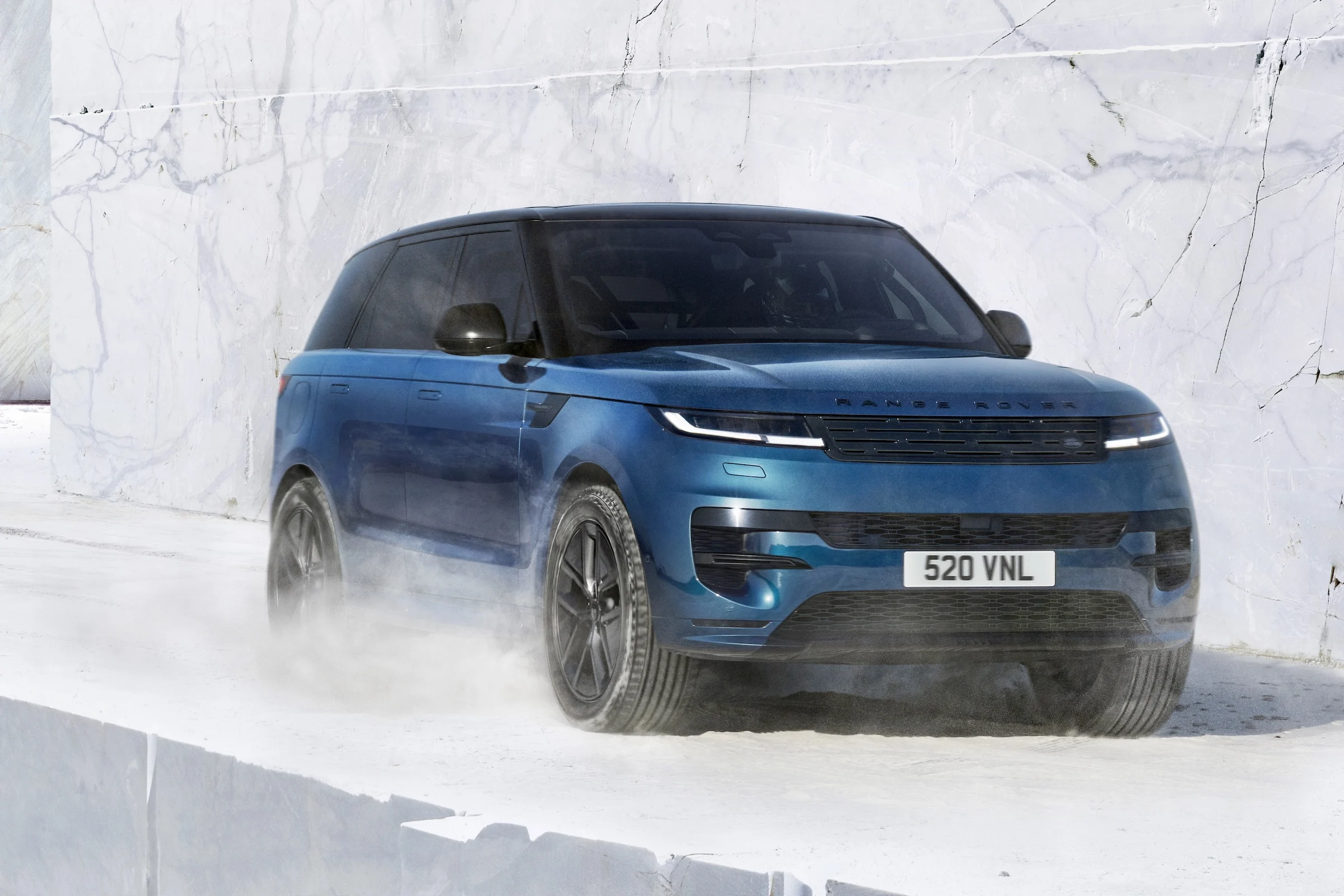 Range Rover Sport Electric 27MY Front 34 300927