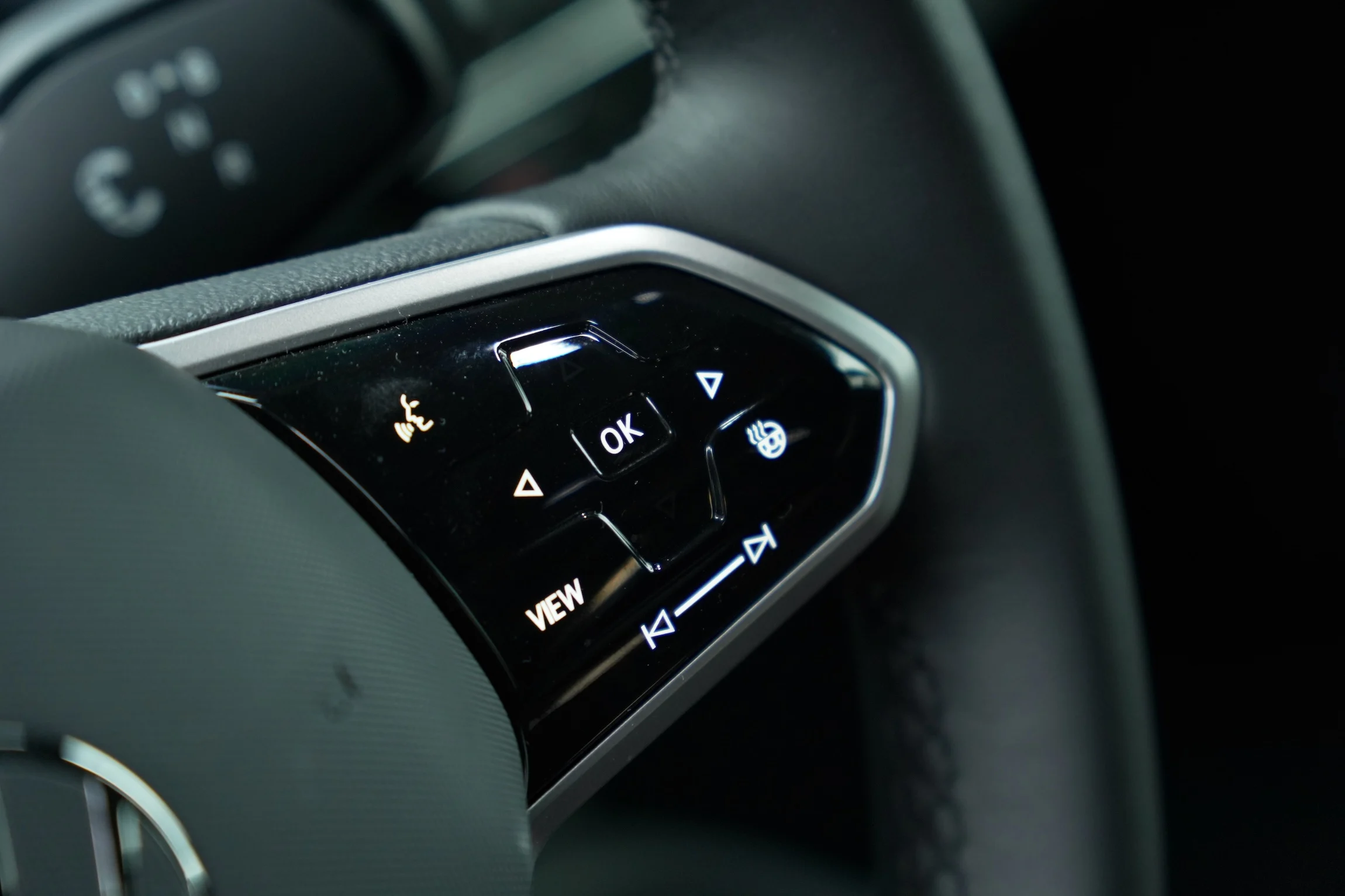 Kia EV4 LR vs VW ID.3 Max+ MBB140