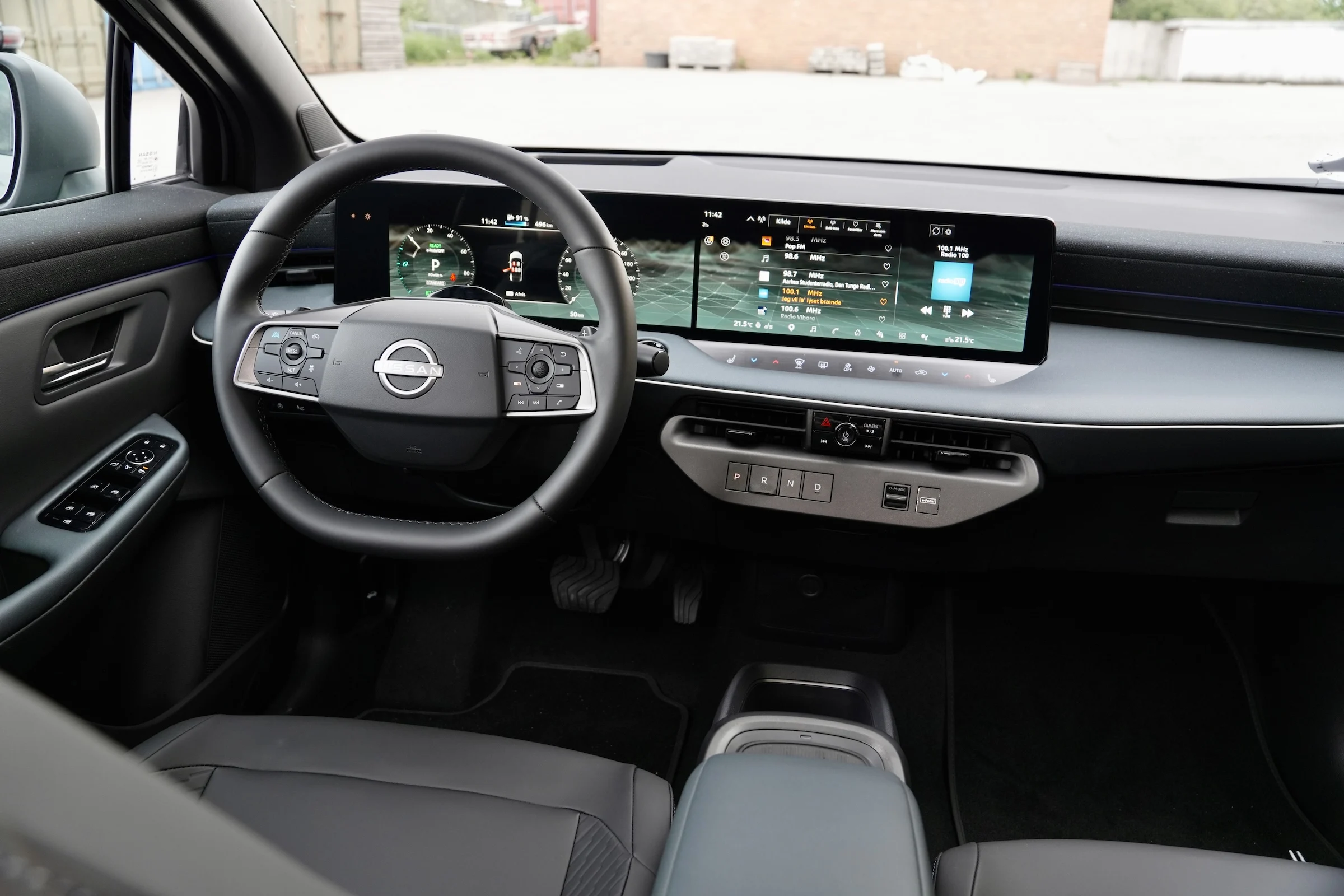DUEL Nissan Leaf vs Toyota C-HR+ MBB 919