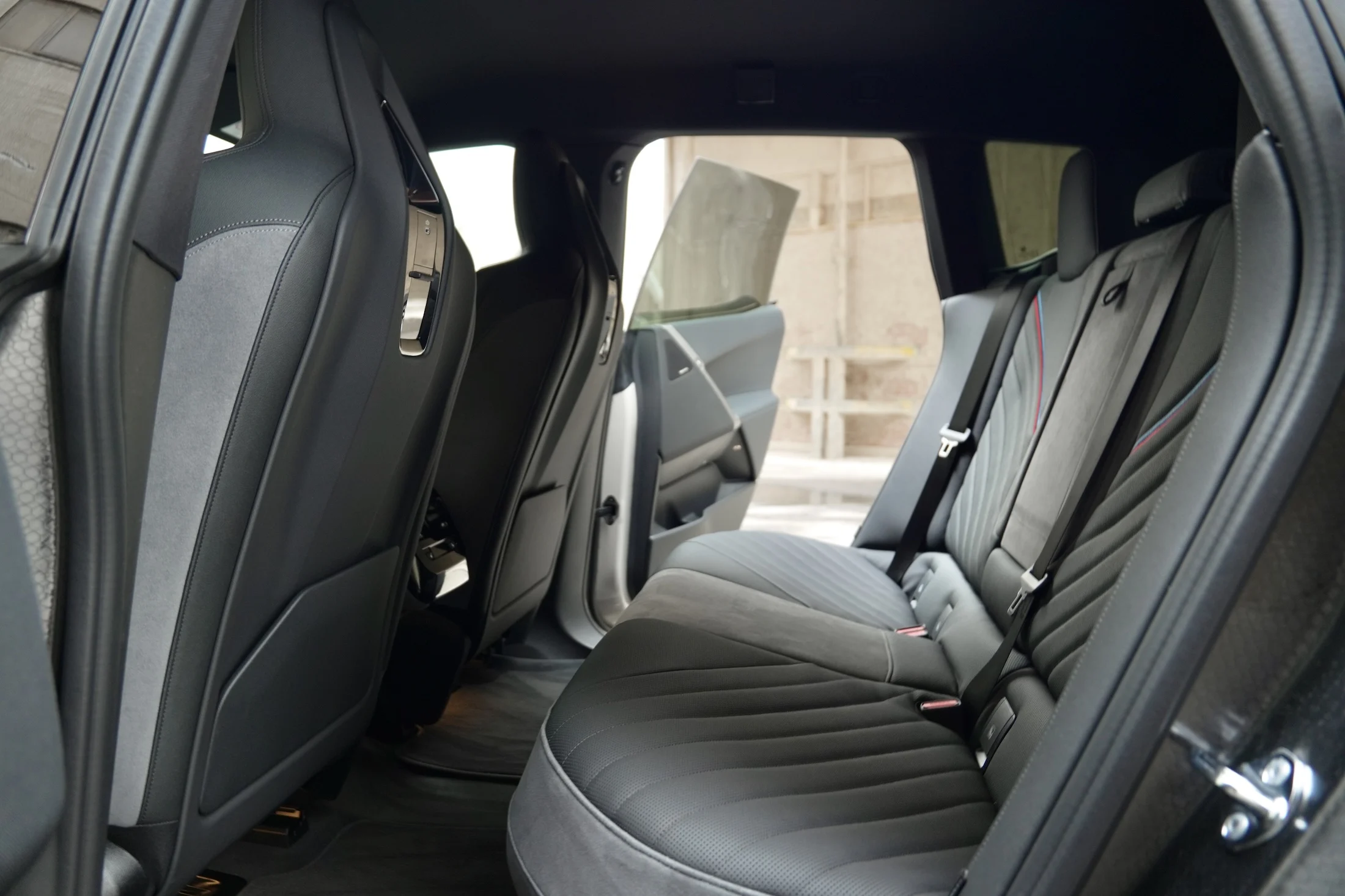 DUEL BMW iX vs Volvo EX90 MBB 2984