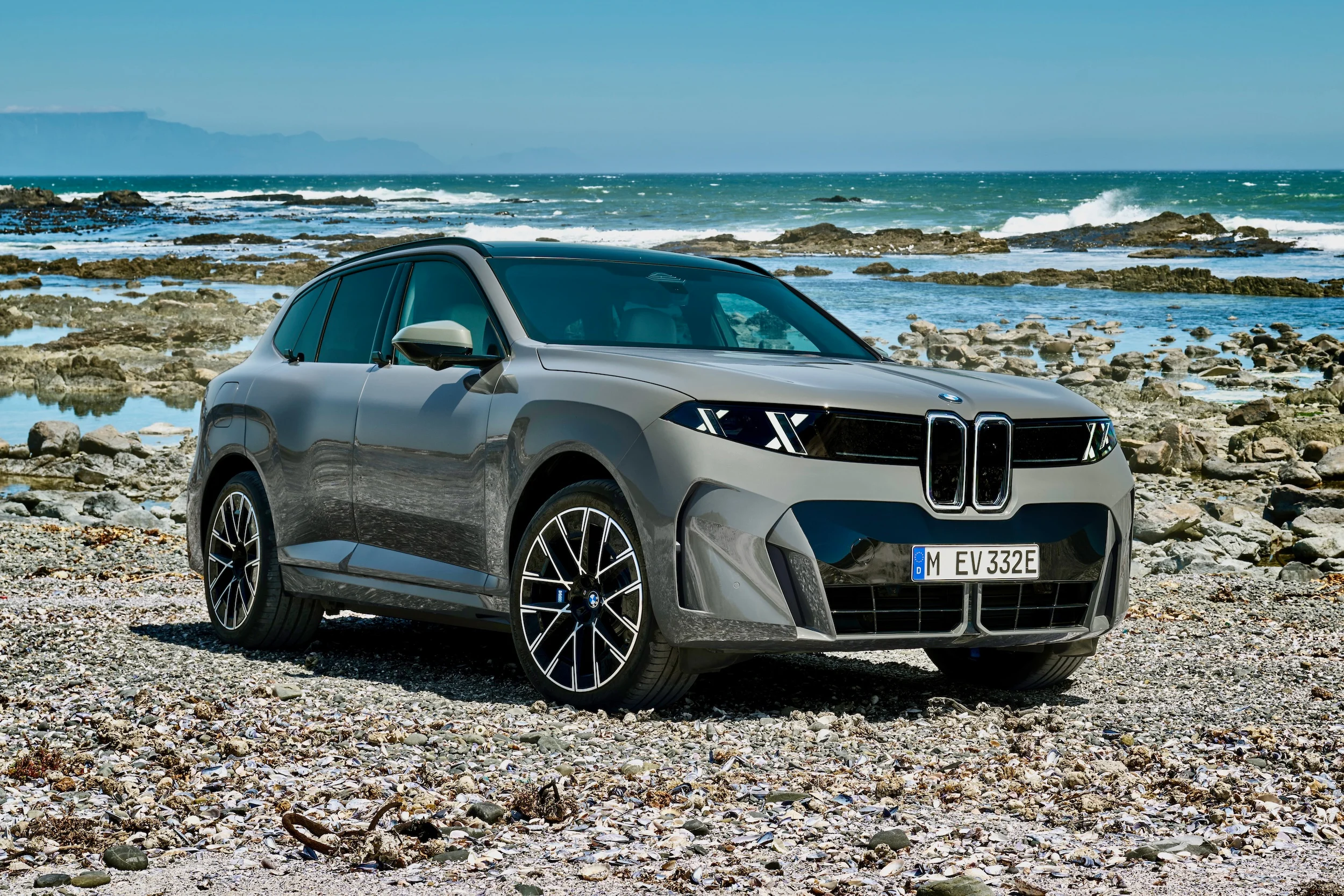 P90645991 highRes bmw-ix5-60-xdrive-06