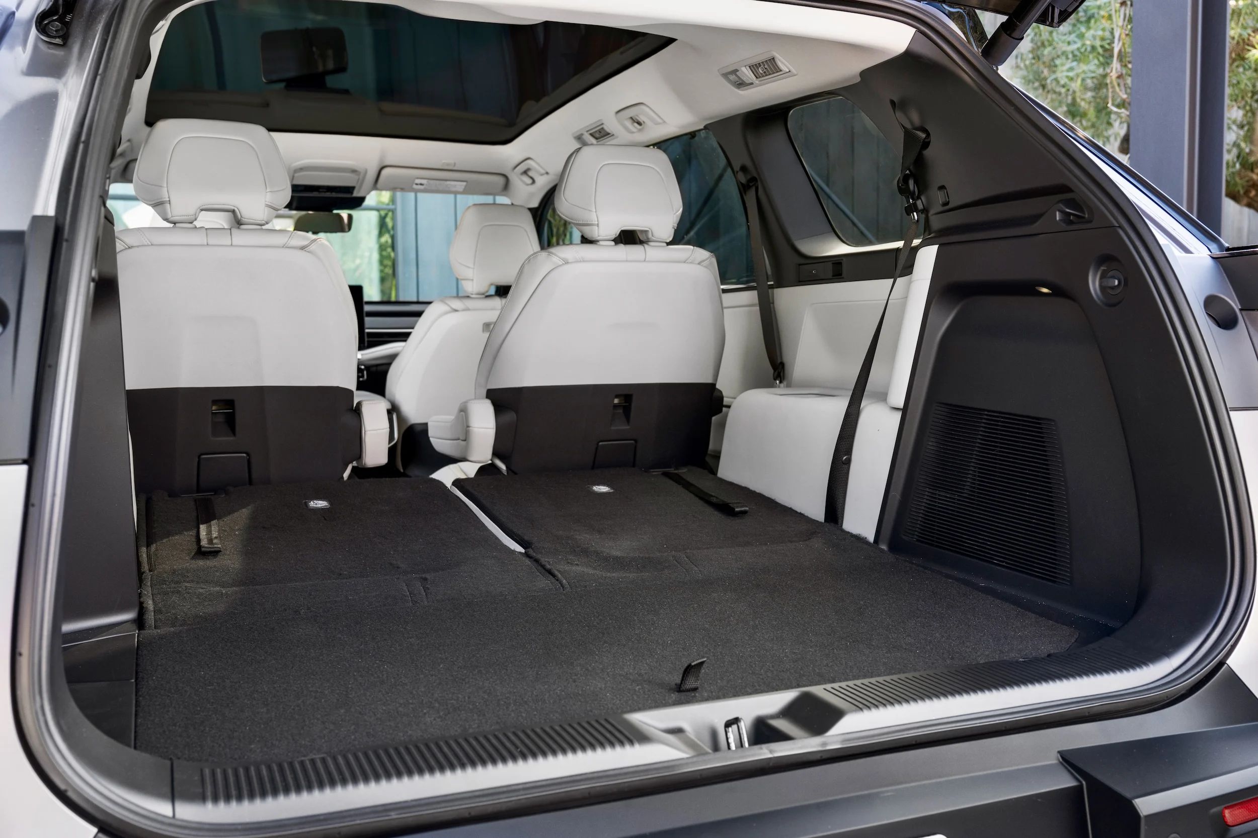 2027 Toyota Highlander Limited MistyGray 003