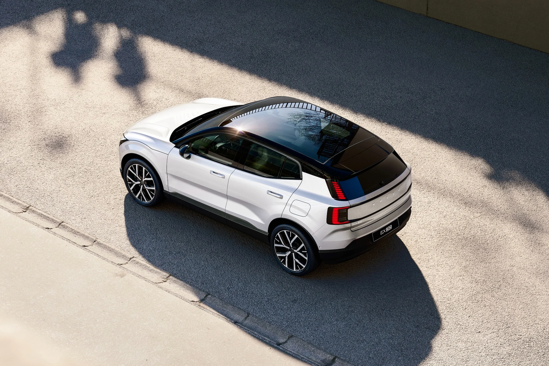 Top Back From Above EX30 MY27