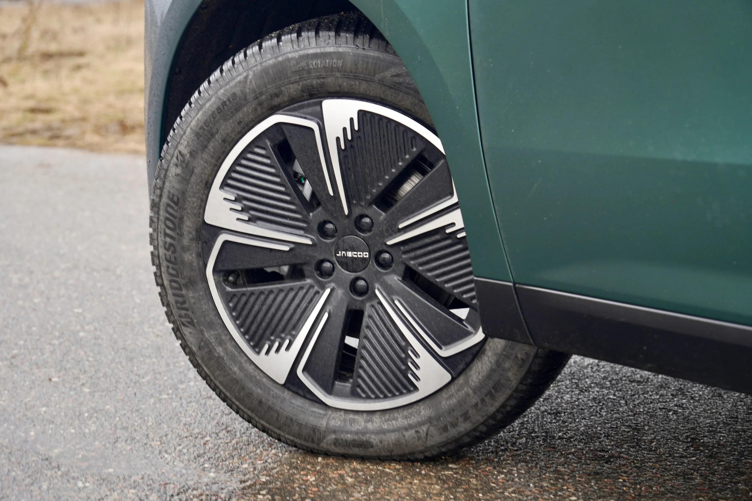 DUEL Jaecoo J5 EV vs Renault 4 E-Tech 060