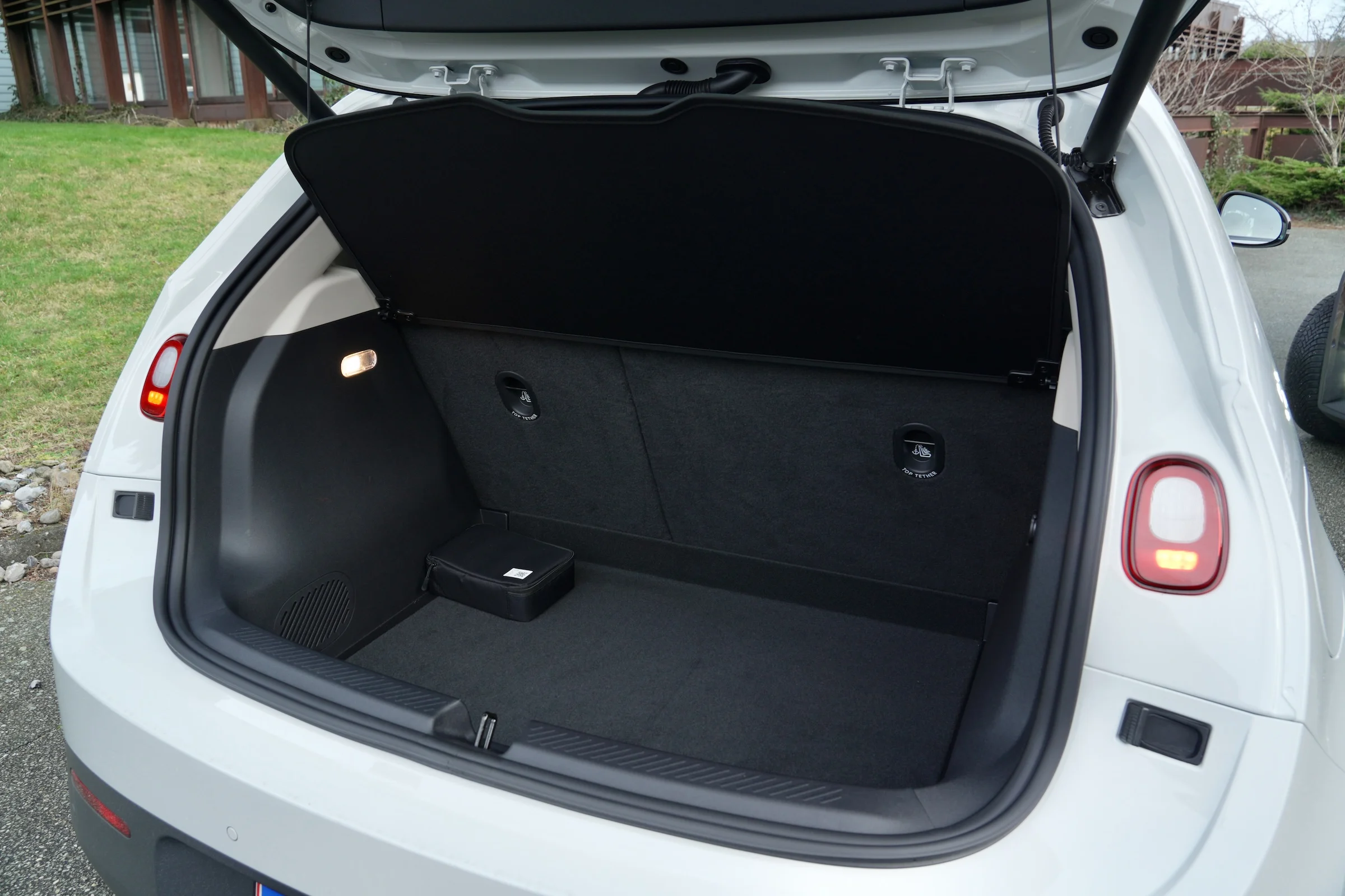 DUEL Firefly vs Renault 5 52 MBB 876