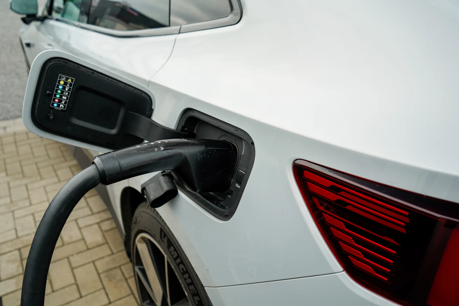 Polestar 4 Long Range Dual Motor-17