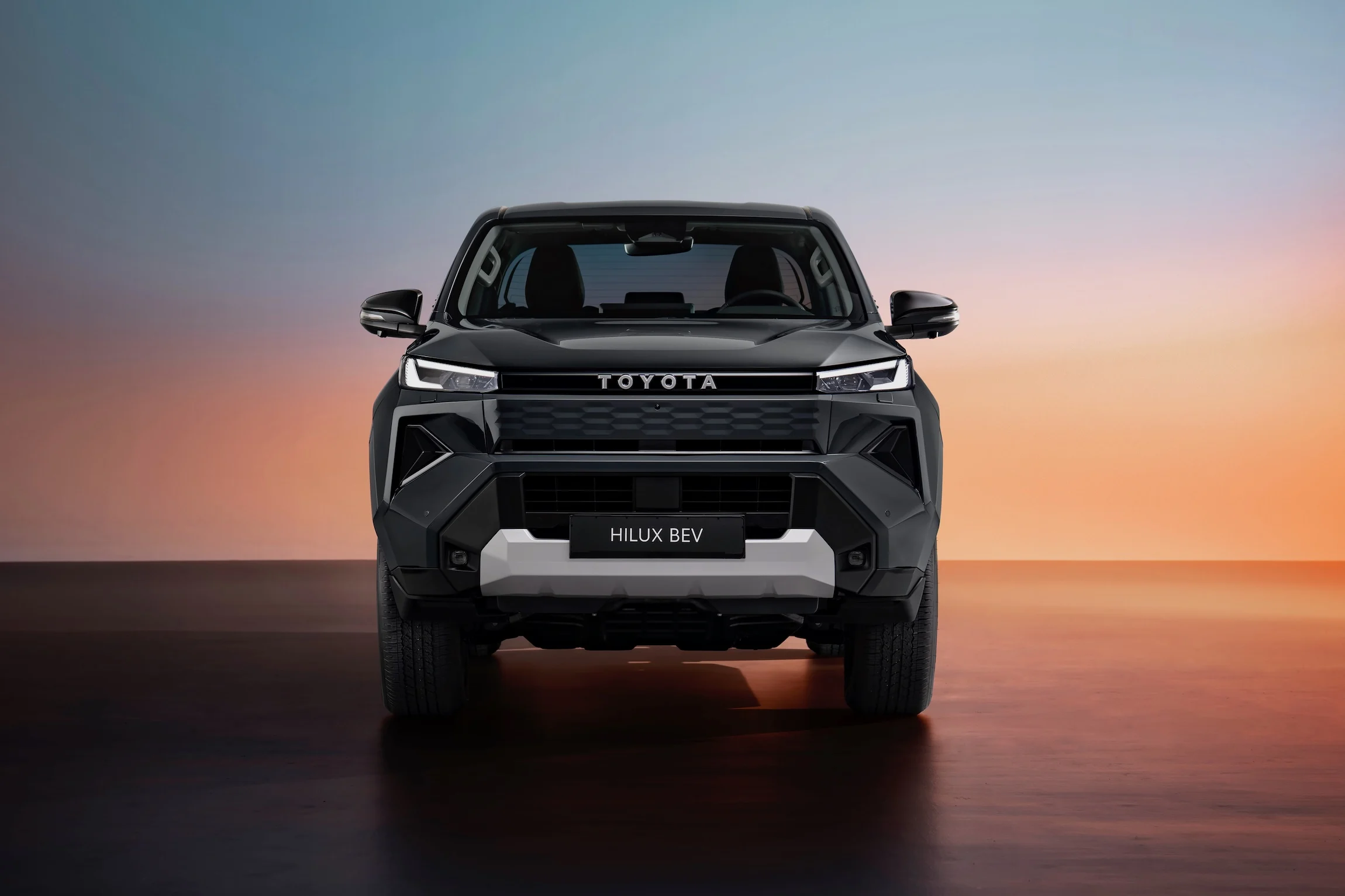 2025toyotahiluxbevhero6