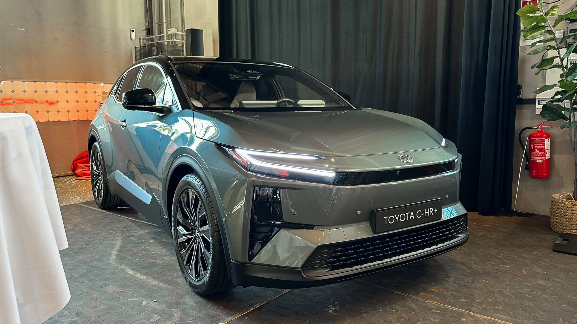 Toyota Urban Cruiser og C-HR+-19