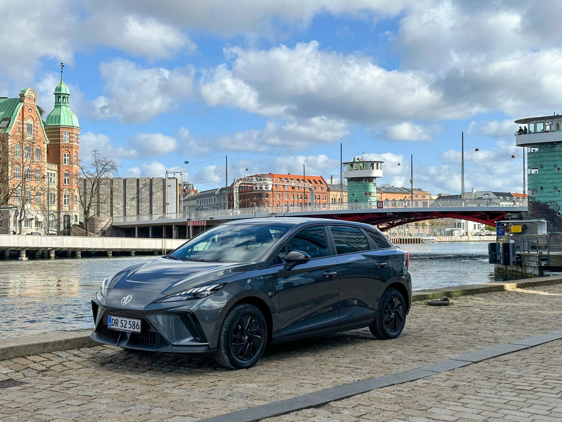 MG ZS EV vs MG4_Eksterior-18
