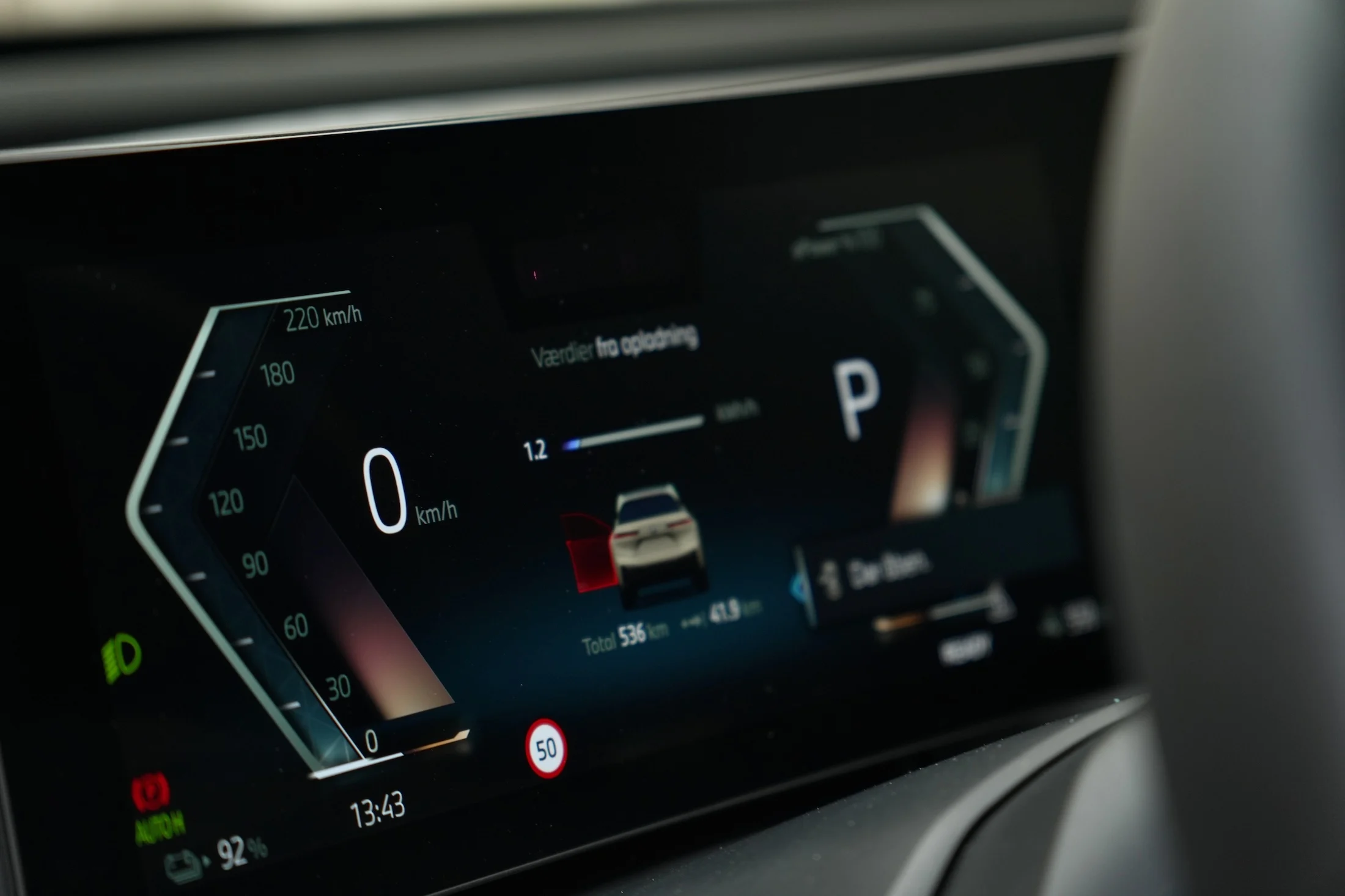DUEL BMW iX vs Volvo EX90 MBB 2968