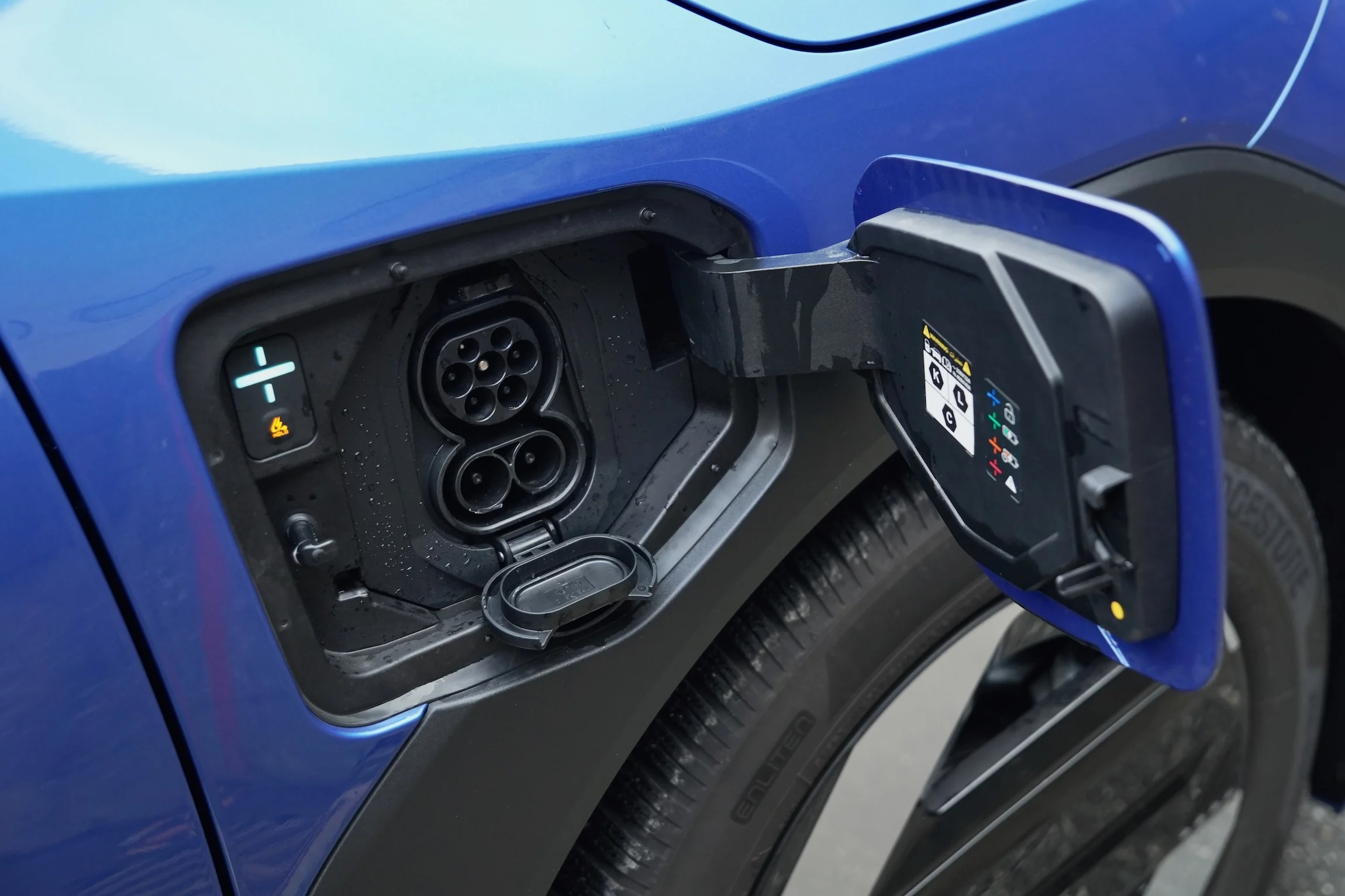 Kia EV4 LR vs VW ID.3 Max+ MBB136