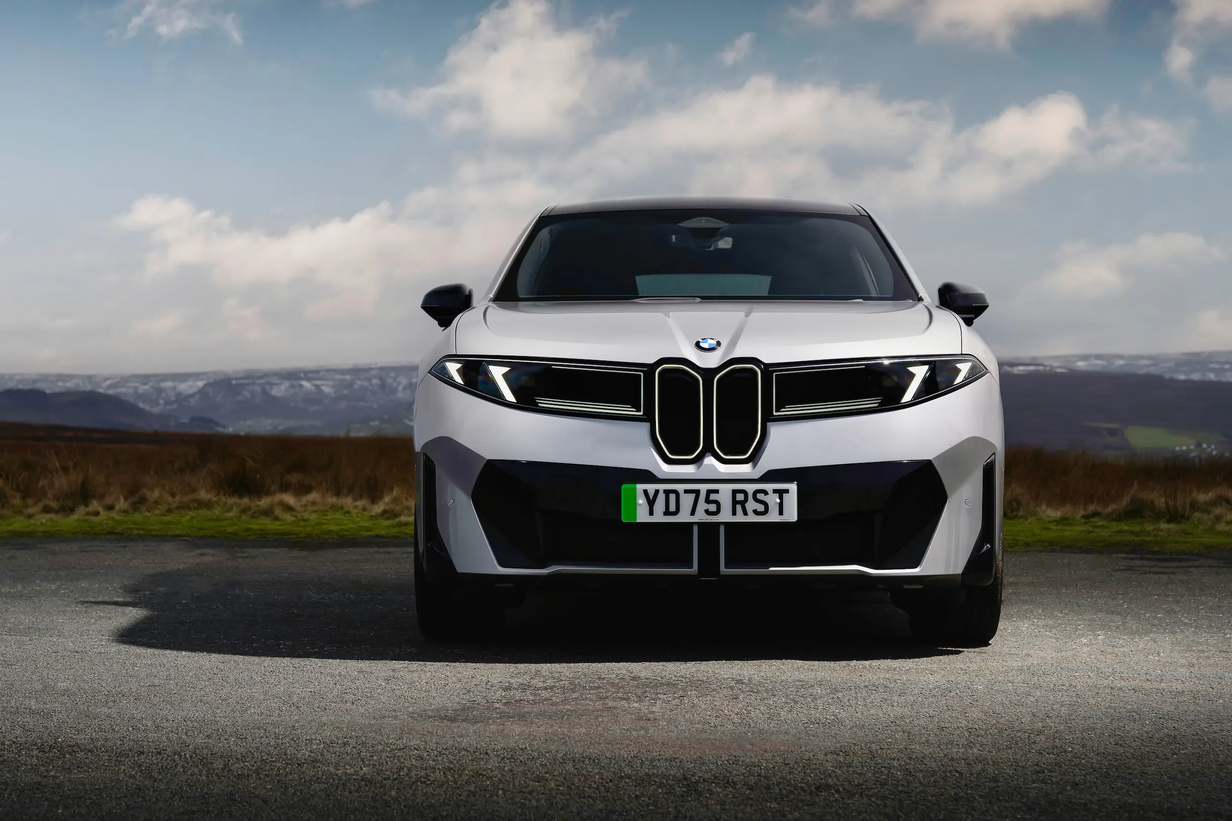 P90630963 highRes bmw-ix3-50-xdrive-m-