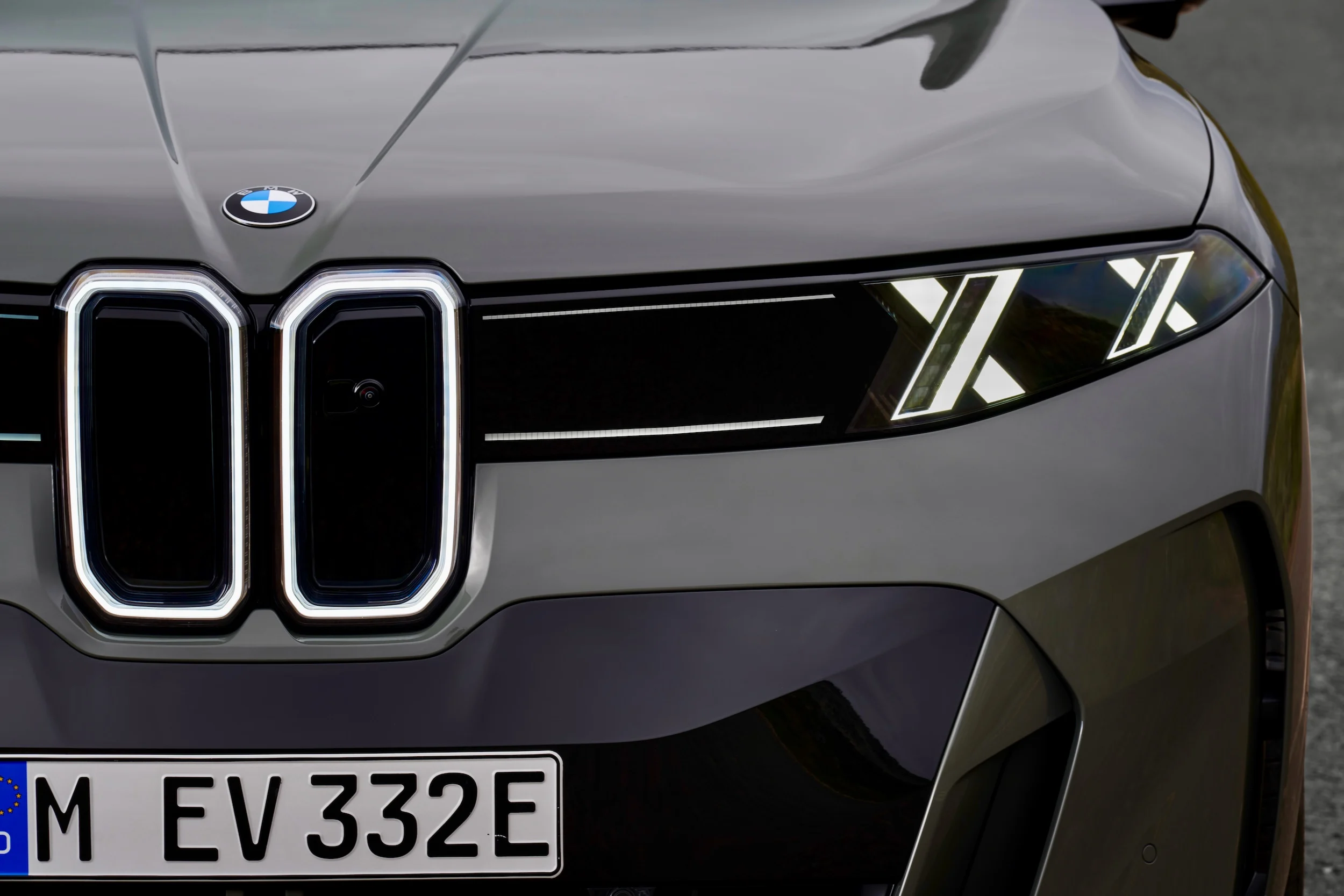 P90646021 highRes bmw-ix5-60-xdrive-06