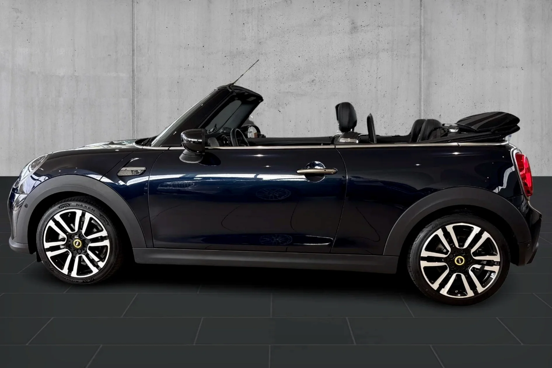 Mini Cooper SE Cabriolet 2025-09-30 kl. 23.08.22