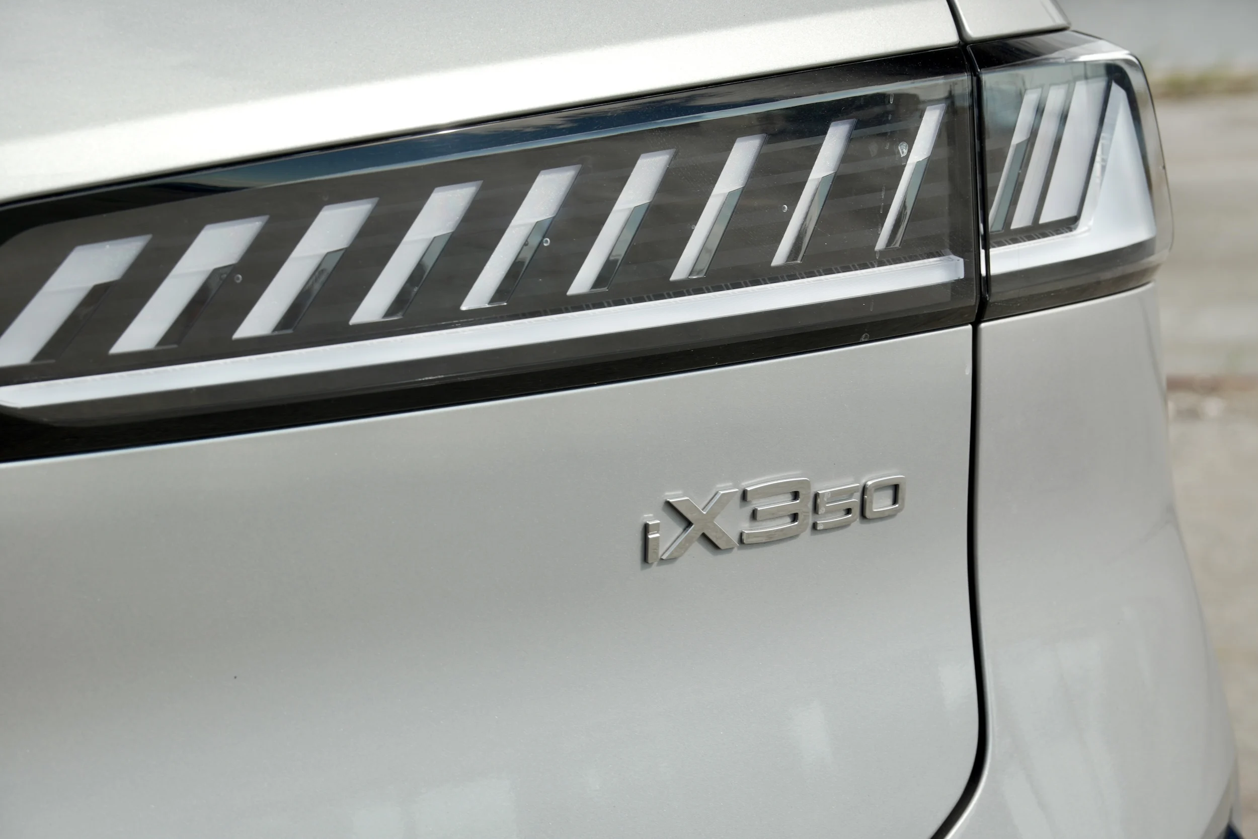 DUEL BMW iX3 vs Volvo EX60 02423