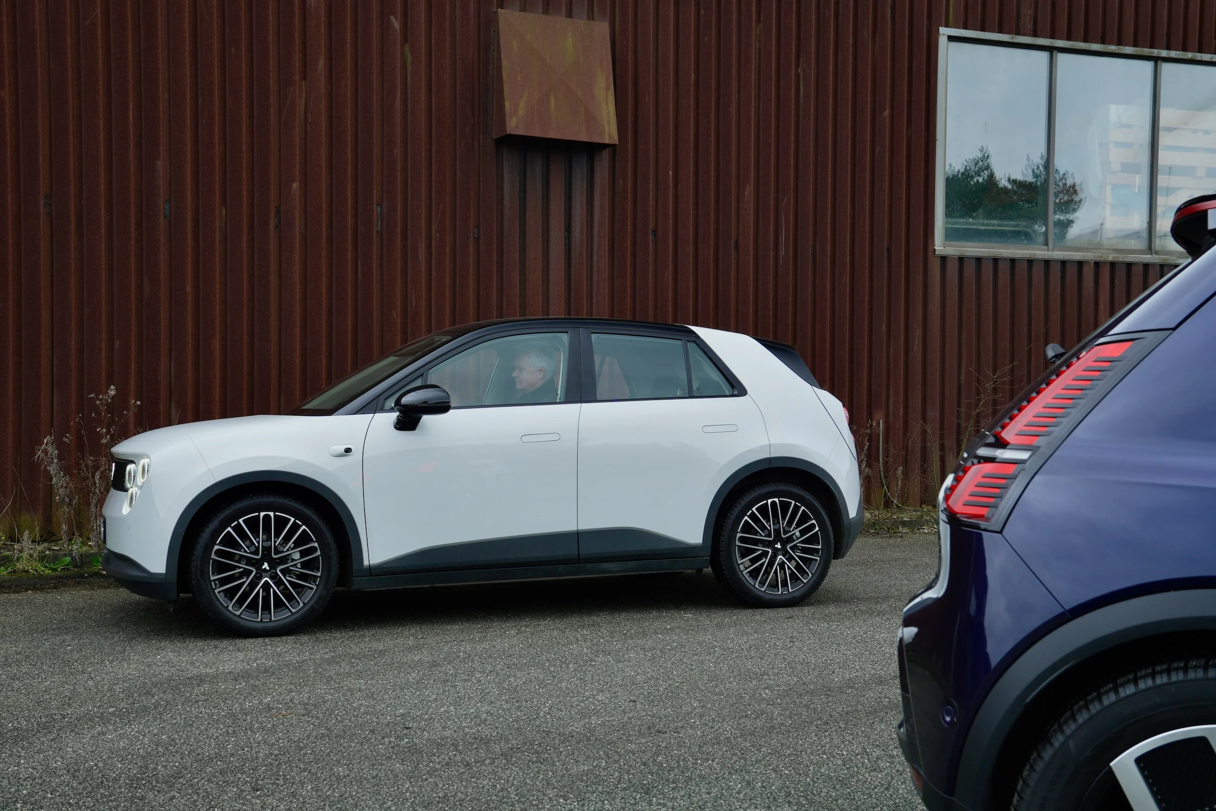 DUEL Firefly vs Renault 5 52 MBB 933